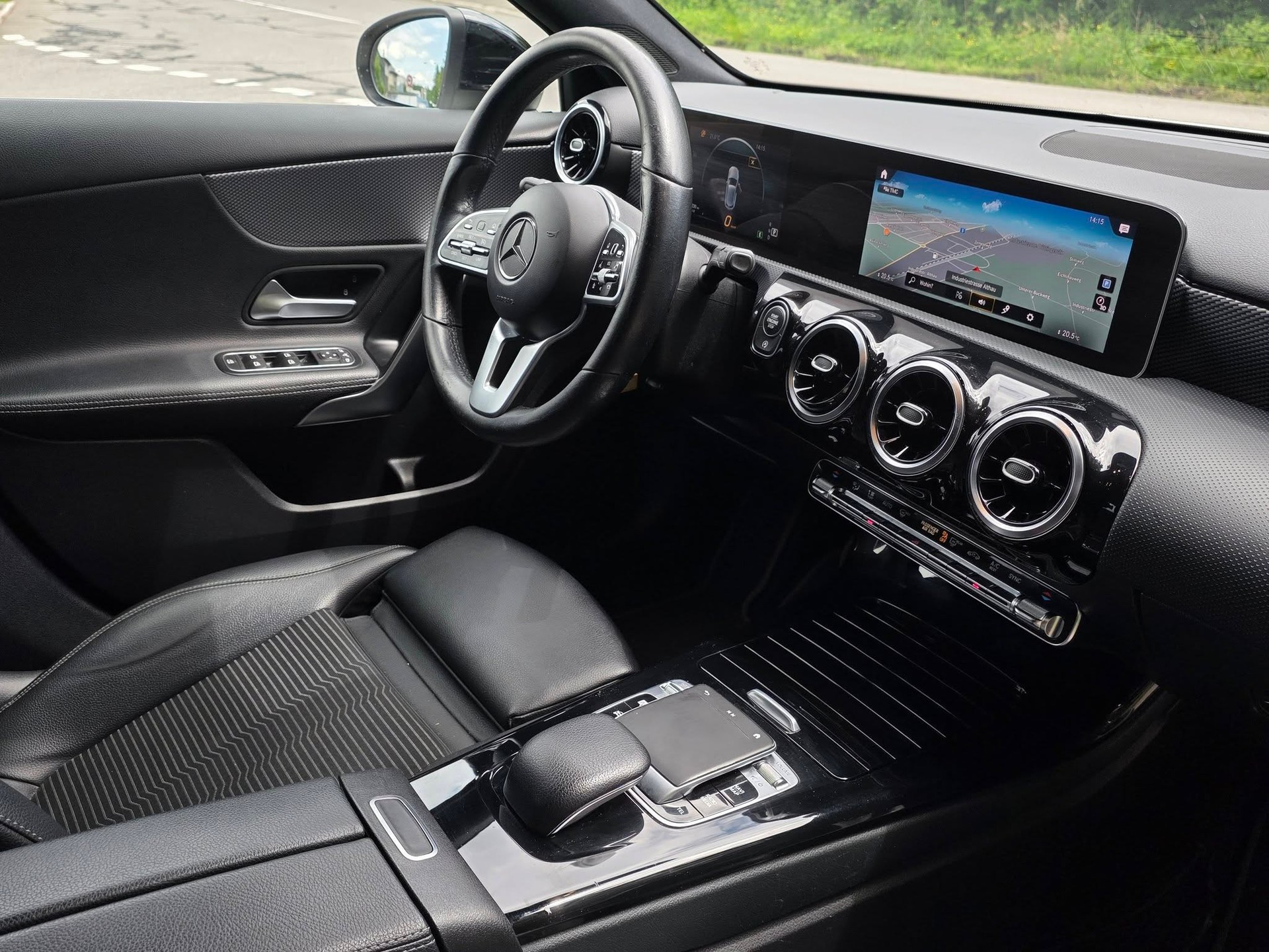 MERCEDES-BENZ A 180 d Style 7G-DCT-image-14