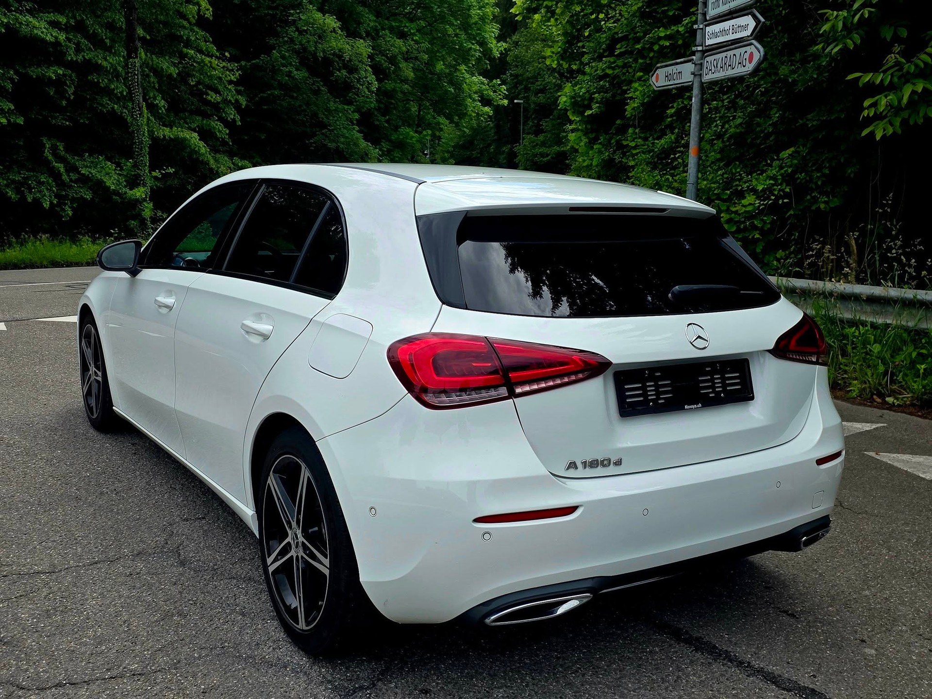 MERCEDES-BENZ A 180 d Style 7G-DCT-image-1