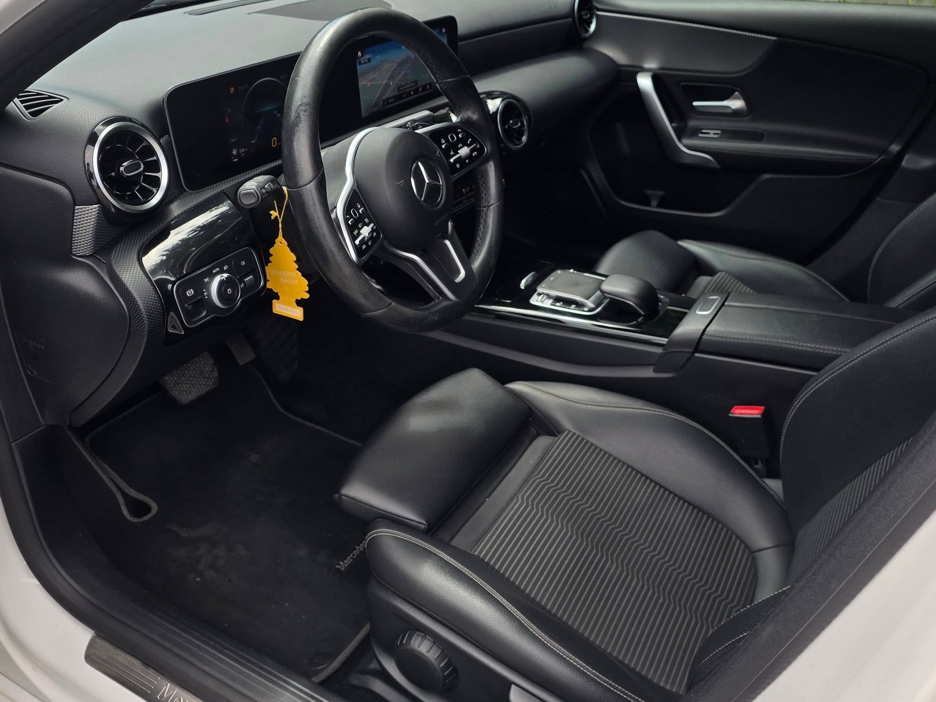 MERCEDES-BENZ A 180 d Style 7G-DCT-image-6