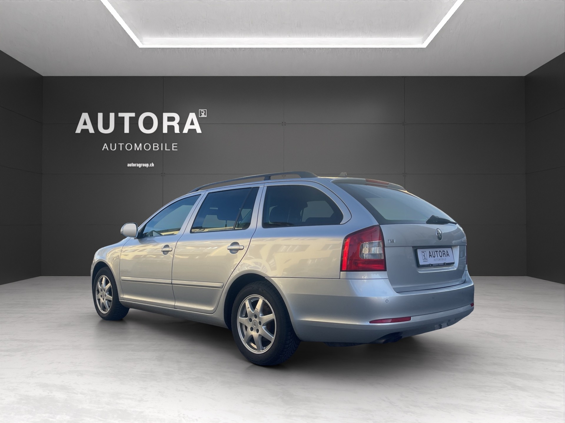 SKODA Octavia Combi 1.4 TSI Family DSG-image-3