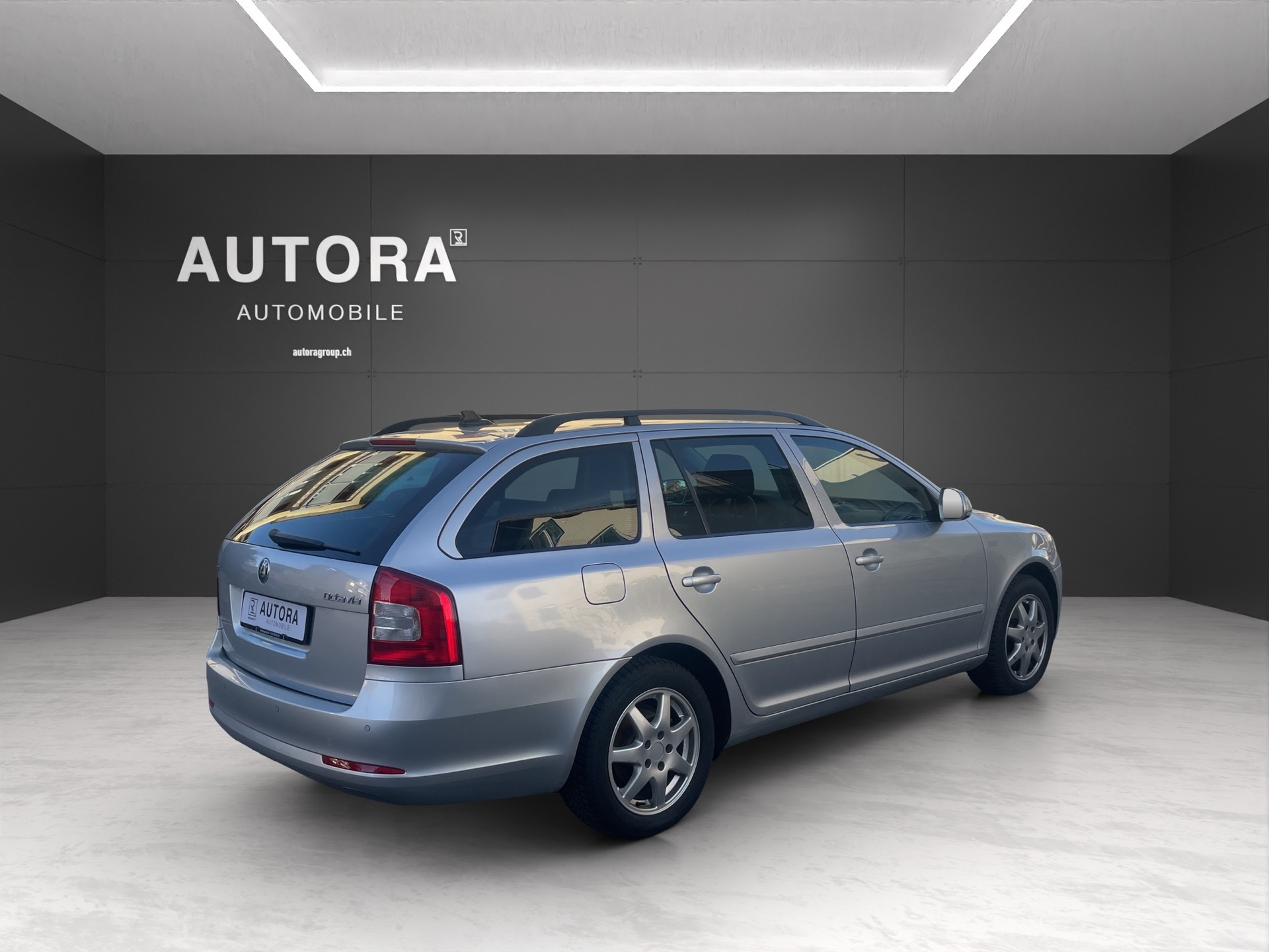 SKODA Octavia Combi 1.4 TSI Family DSG-image-5