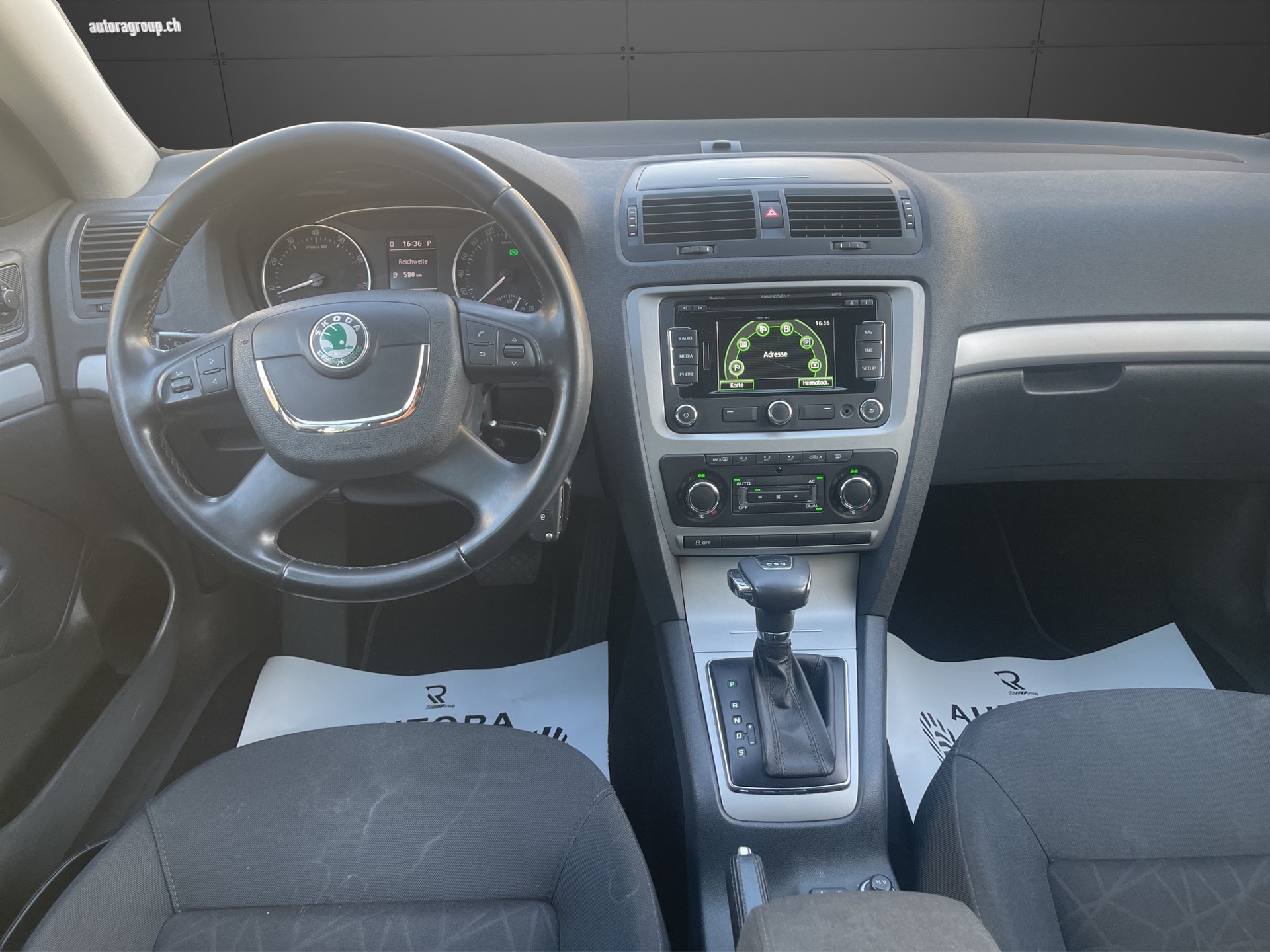 SKODA Octavia Combi 1.4 TSI Family DSG-image-9