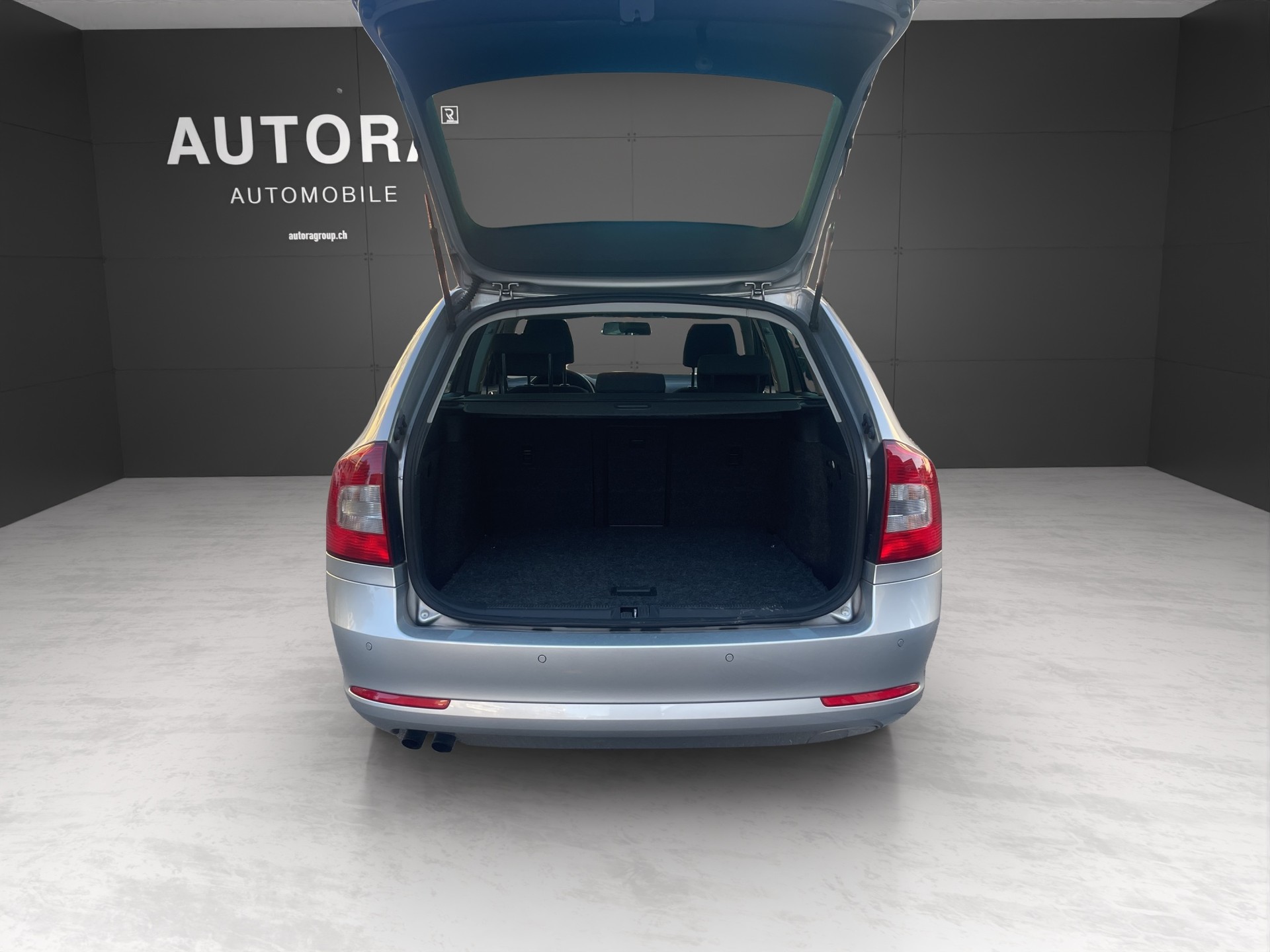 SKODA Octavia Combi 1.4 TSI Family DSG-image-14