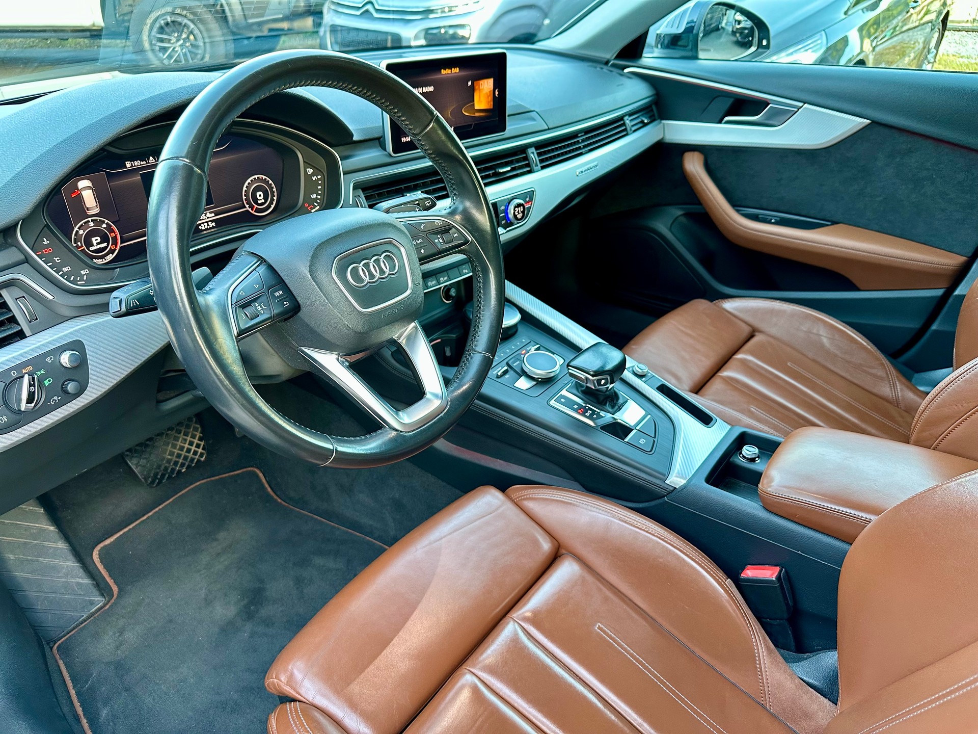 AUDI A4 Avant 3.0 TDI Design quattro tiptronic-image-8