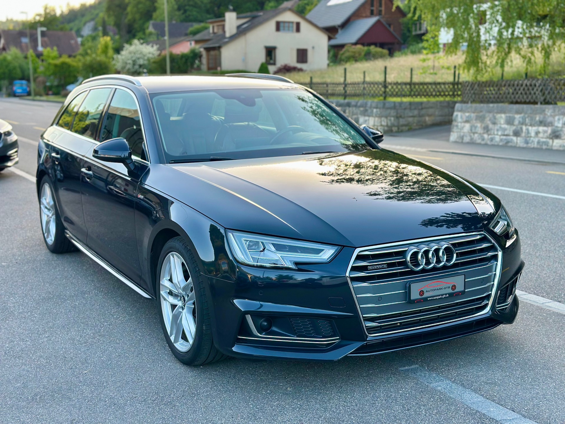 AUDI A4 Avant 3.0 TDI Design quattro tiptronic-image-6