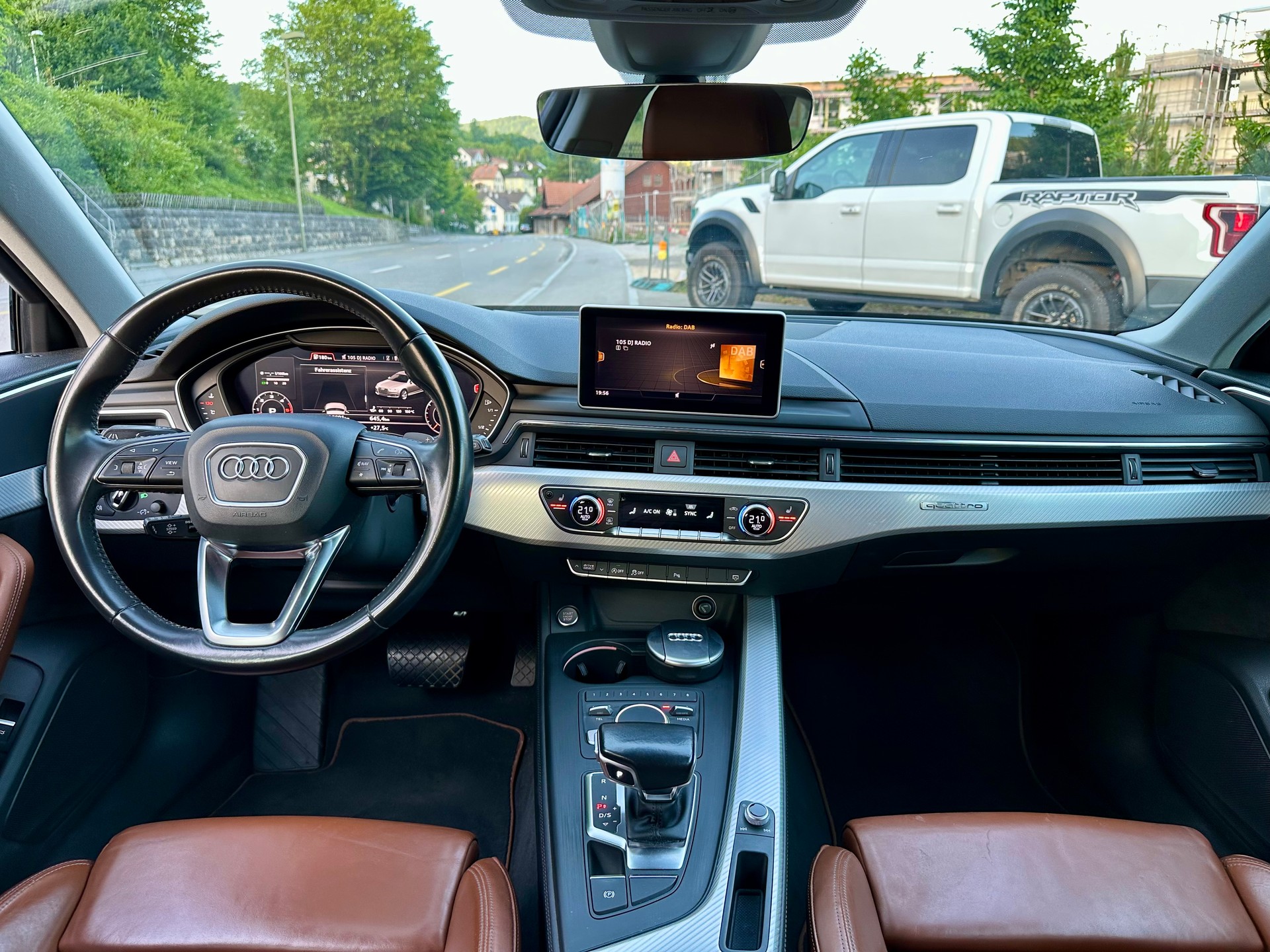 AUDI A4 Avant 3.0 TDI Design quattro tiptronic-image-16