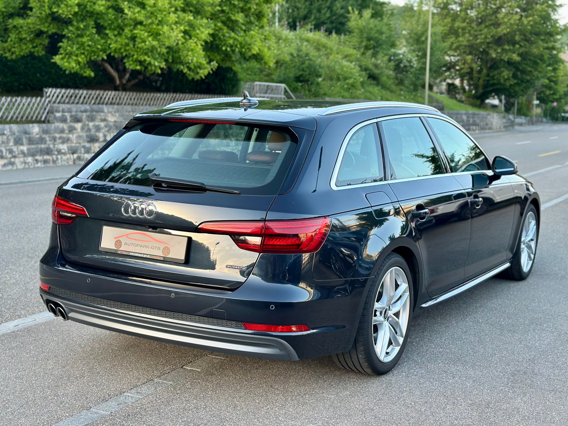 AUDI A4 Avant 3.0 TDI Design quattro tiptronic-image-4