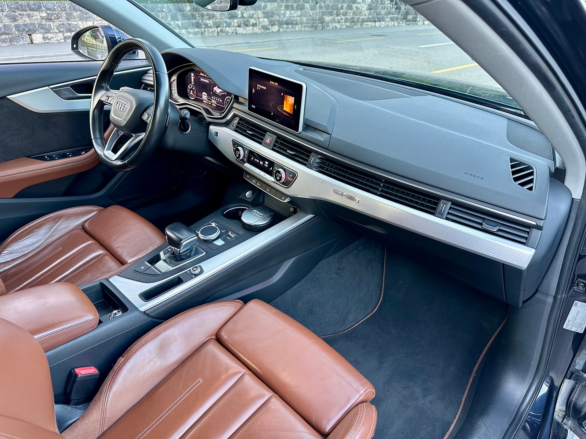 AUDI A4 Avant 3.0 TDI Design quattro tiptronic-image-10