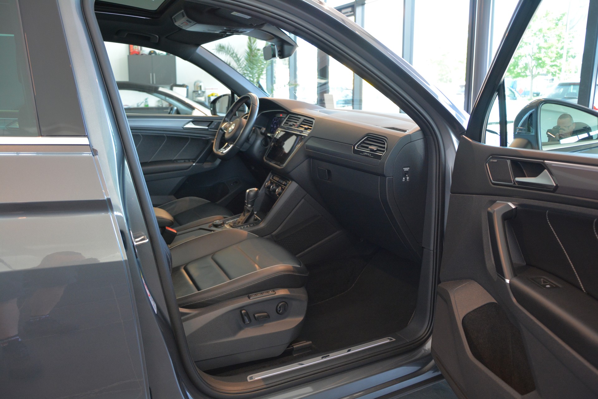 VW Tiguan 2.0 TDI SCR Highline 4Motion DSG R-Line-image-13