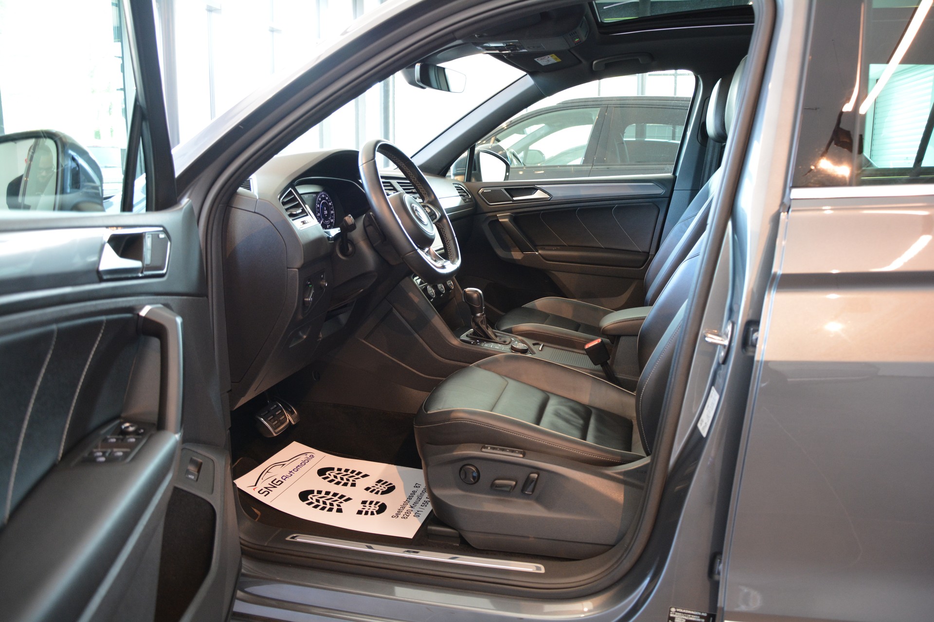VW Tiguan 2.0 TDI SCR Highline 4Motion DSG R-Line-image-8