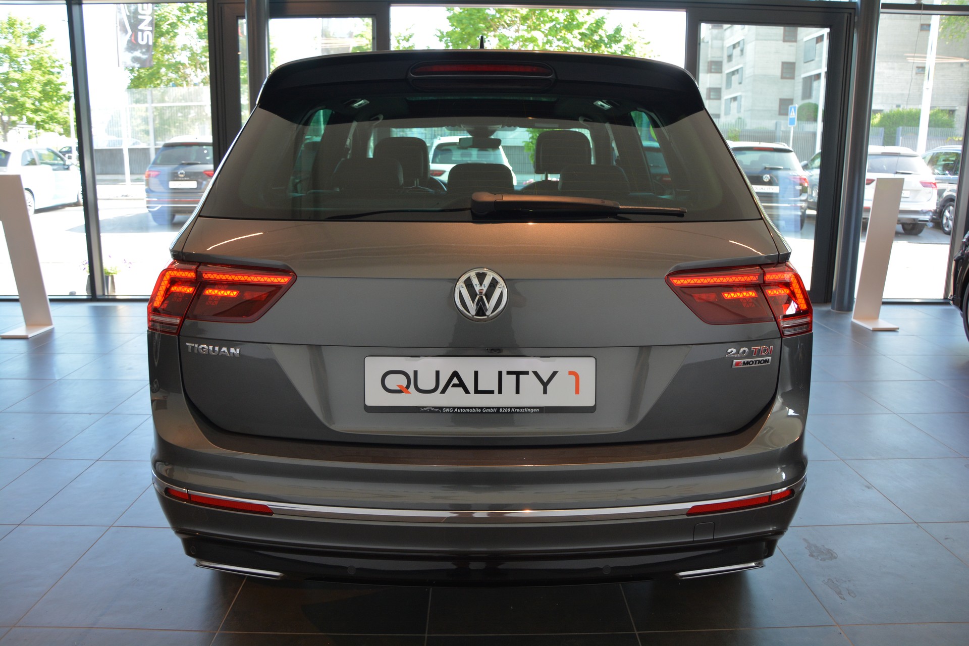 VW Tiguan 2.0 TDI SCR Highline 4Motion DSG R-Line-image-4