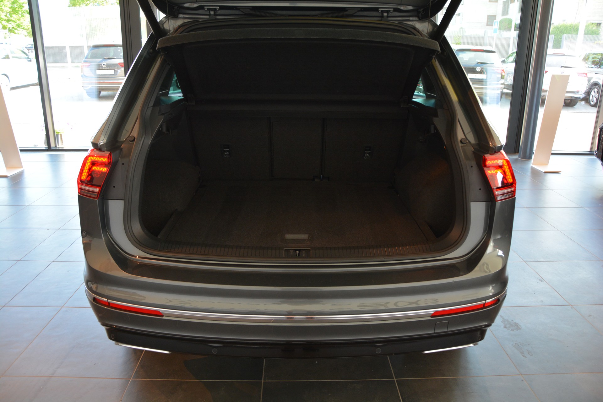 VW Tiguan 2.0 TDI SCR Highline 4Motion DSG R-Line-image-15