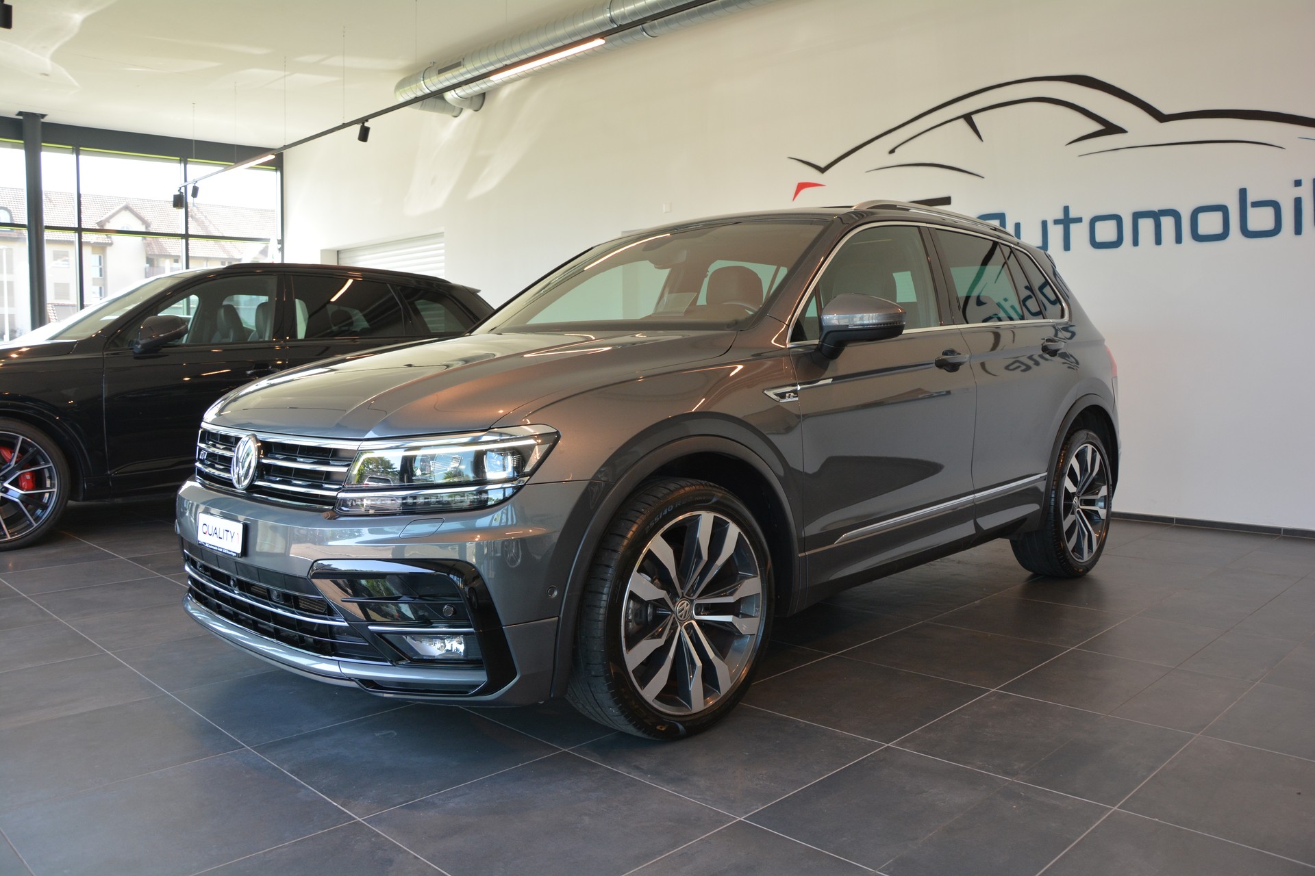 VW Tiguan 2.0 TDI SCR Highline 4Motion DSG R-Line-showroom-element-1