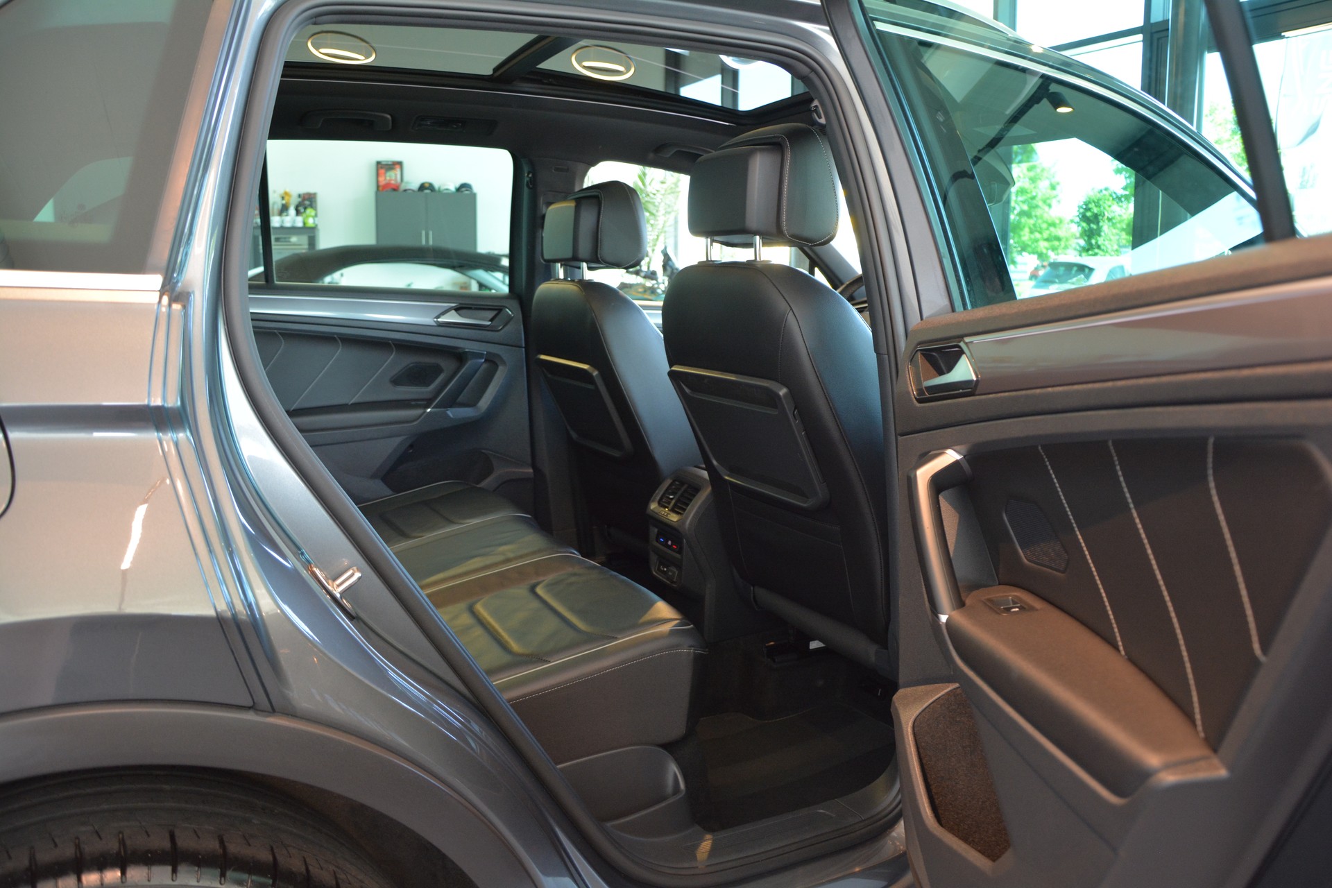VW Tiguan 2.0 TDI SCR Highline 4Motion DSG R-Line-image-14