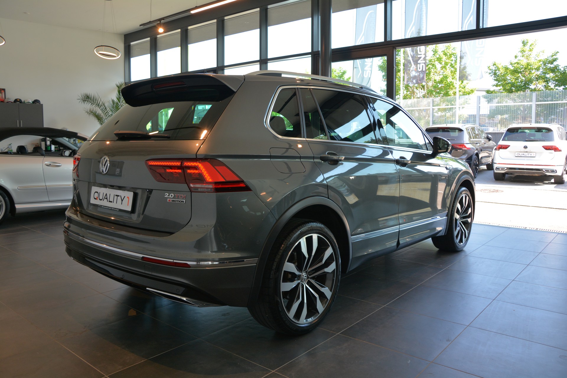 VW Tiguan 2.0 TDI SCR Highline 4Motion DSG R-Line-image-5