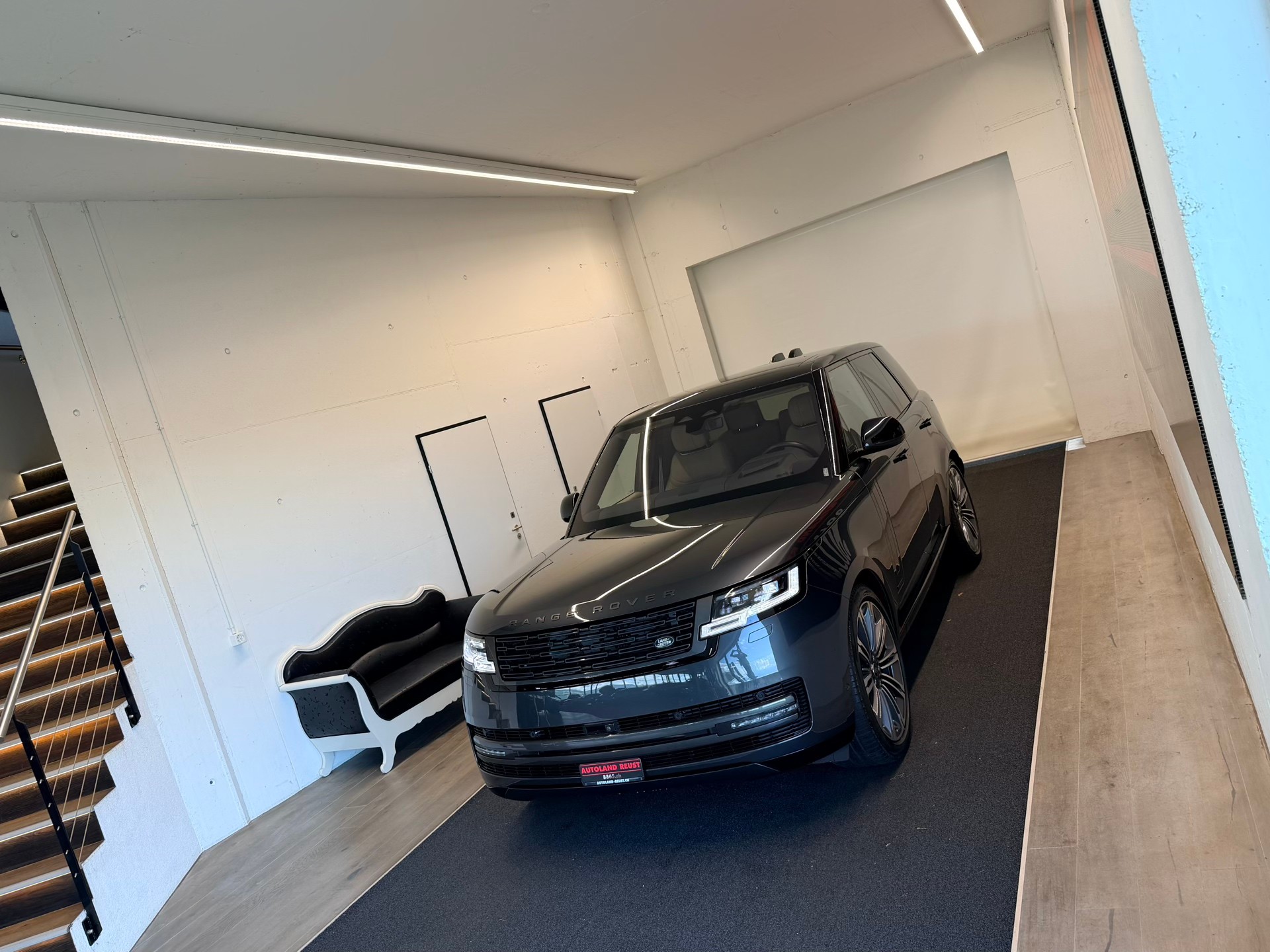 LAND ROVER Range Rover P400 I6 3.0 MHEV Autobiography Automatic-showroom-element-3