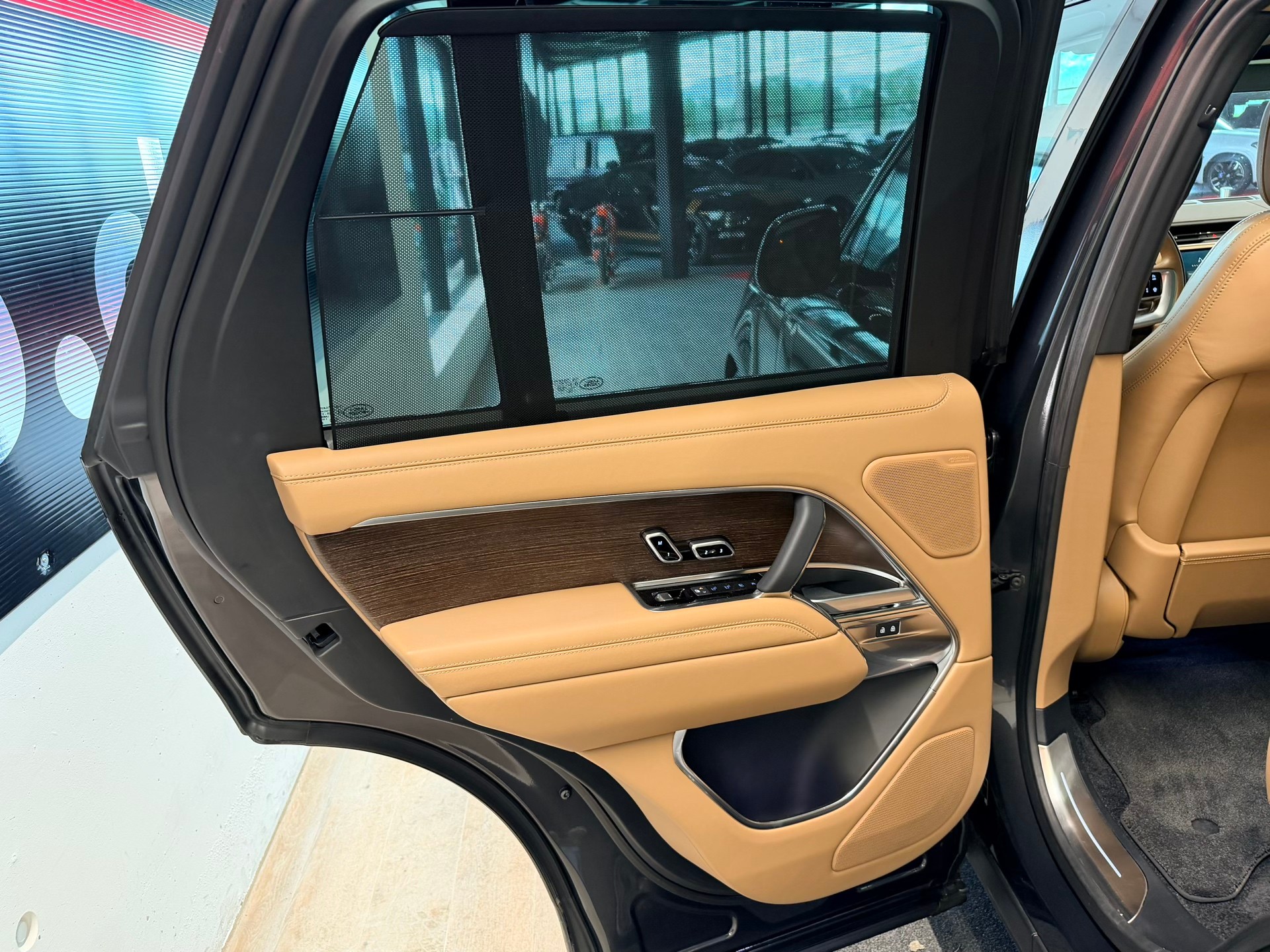 LAND ROVER Range Rover P400 I6 3.0 MHEV Autobiography Automatic-image-17