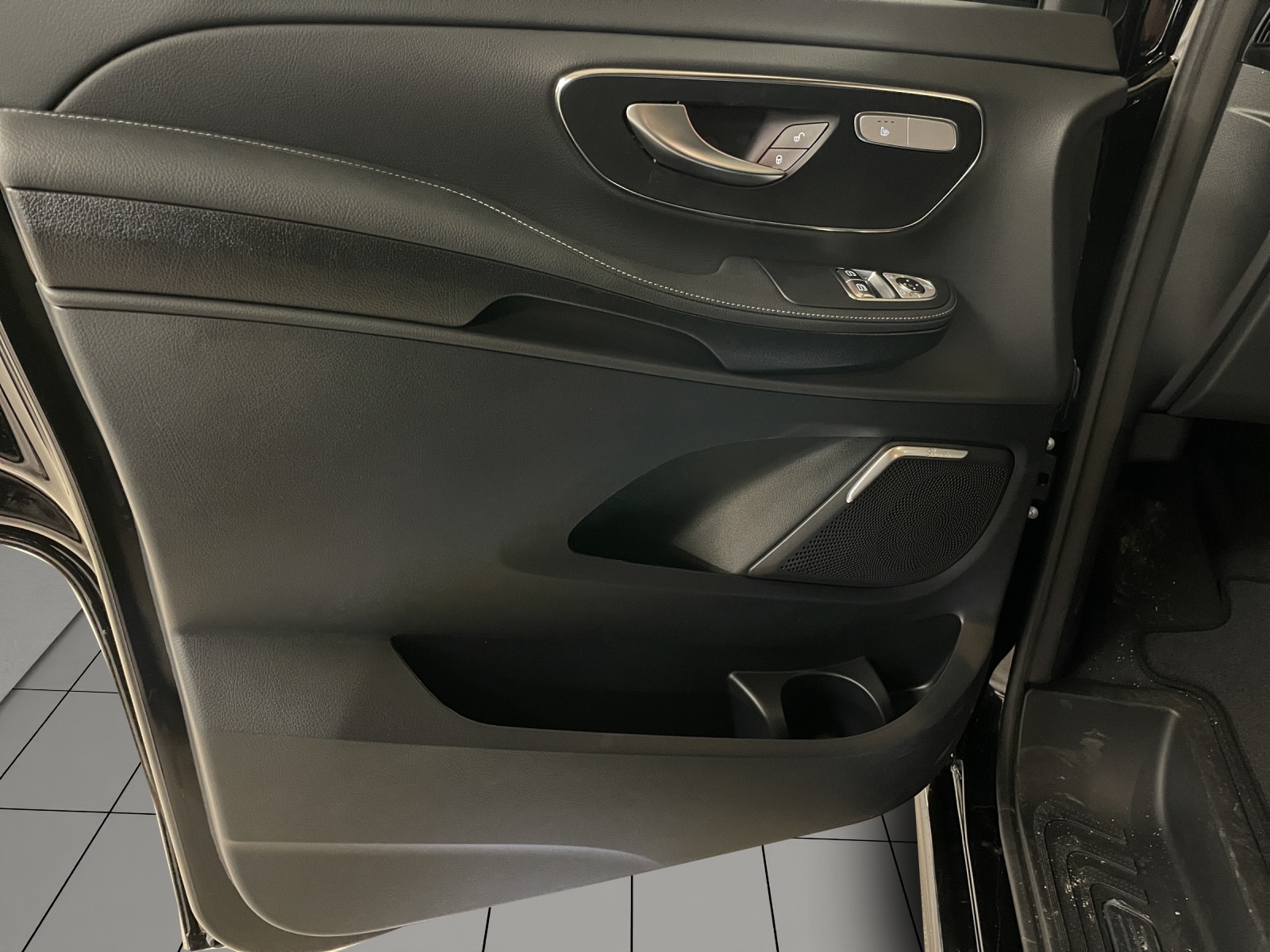 MERCEDES-BENZ V 250 d extralang 4Matic Avantgarde 9G-Tronic-image-8