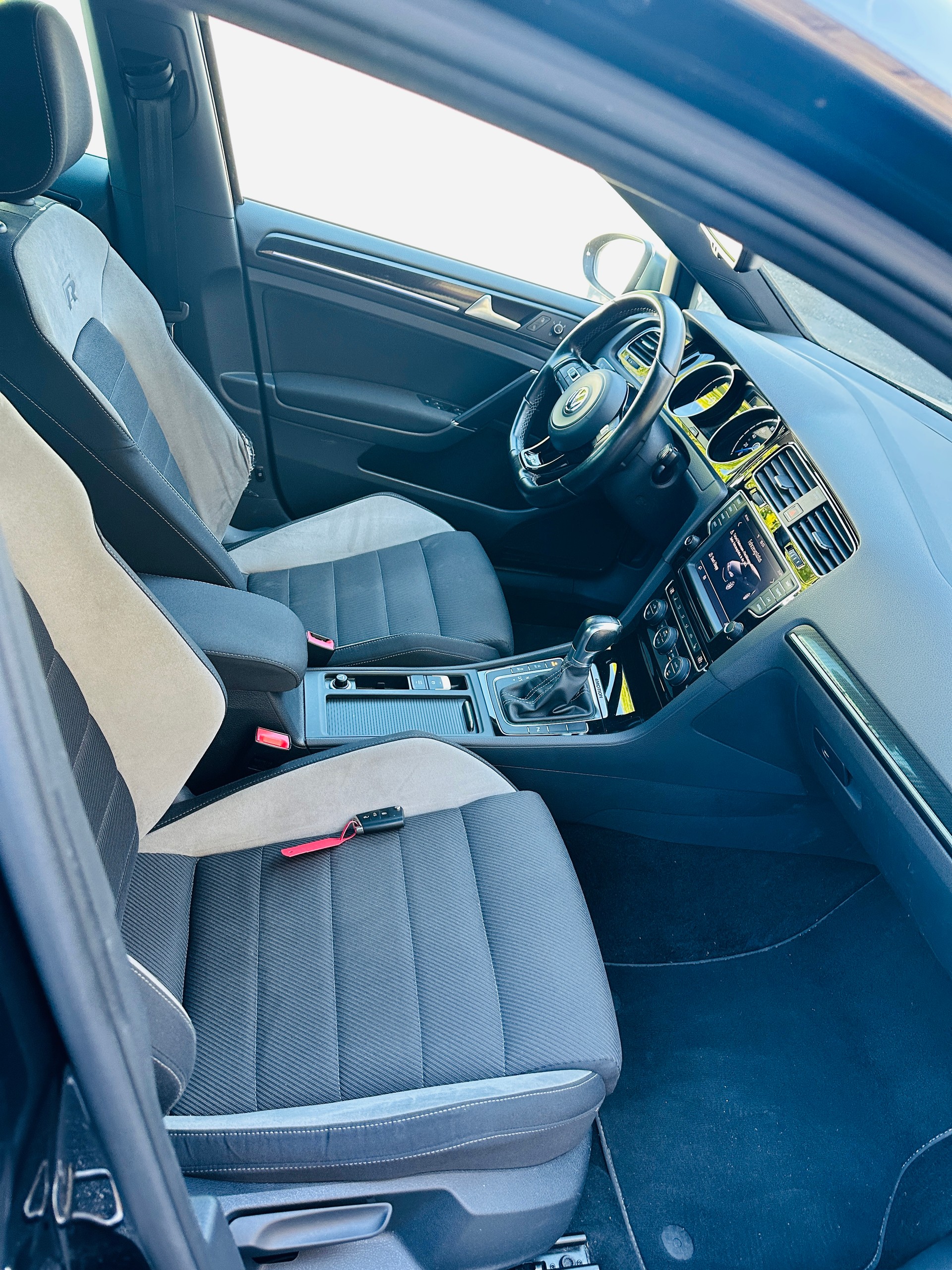 VW Golf 2.0 TSI R 4Motion DSG-image-12