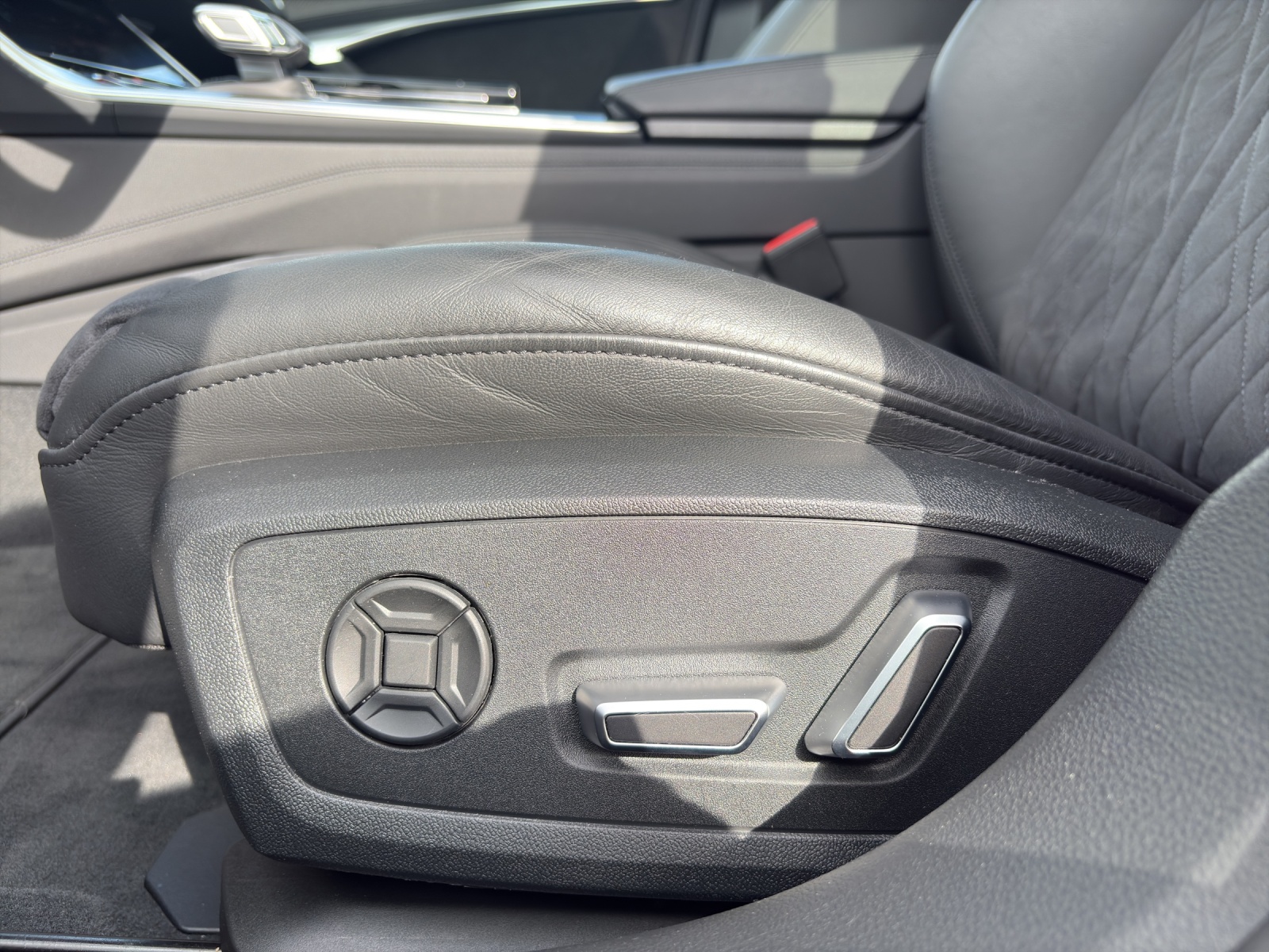 AUDI RS6 Avant 4.0 TFSI V8 quattro-image-16