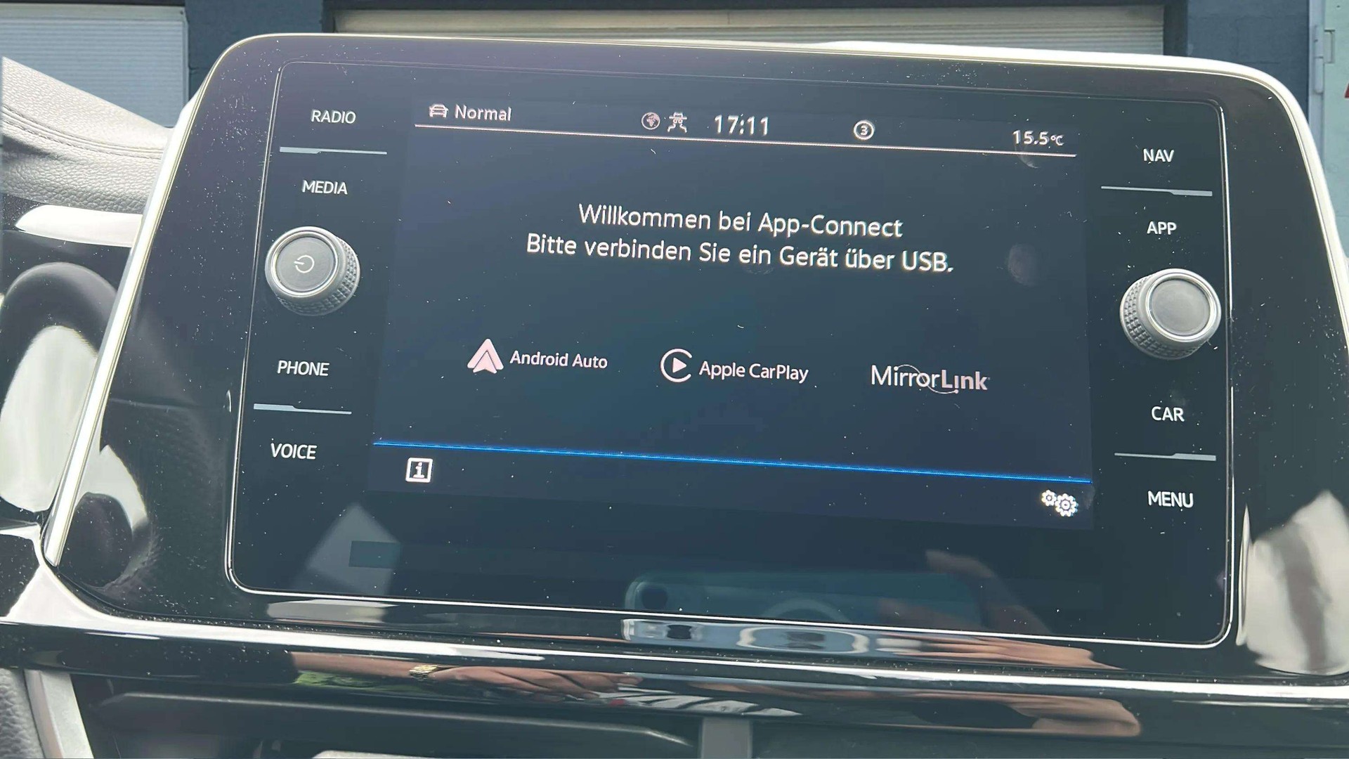 VW T-Roc 2.0 TSI R-Line DSG 4Motion mit AHK & Werksgarantie-image-21