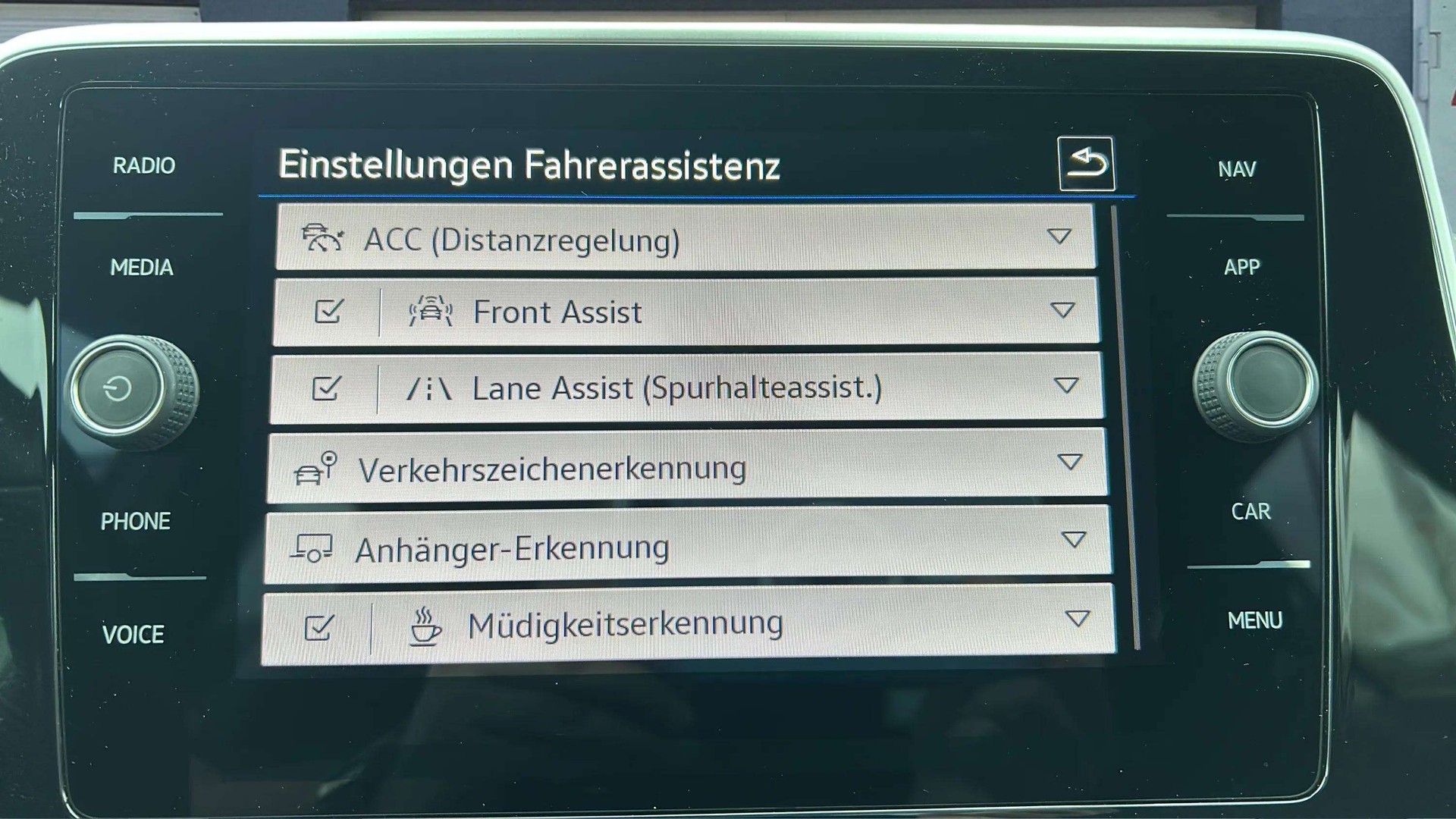 VW T-Roc 2.0 TSI R-Line DSG 4Motion mit AHK & Werksgarantie-image-20