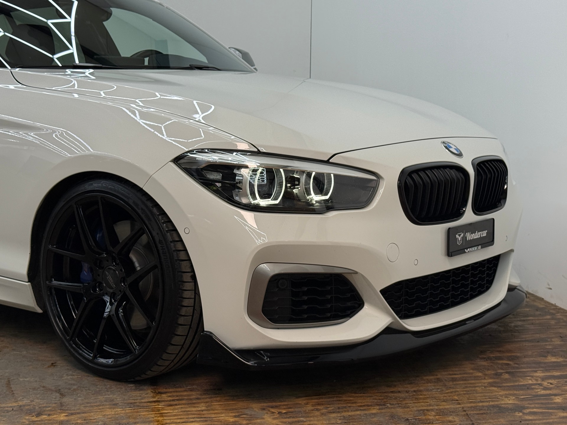 BMW M140i xDrive Steptronic-showroom-element-1