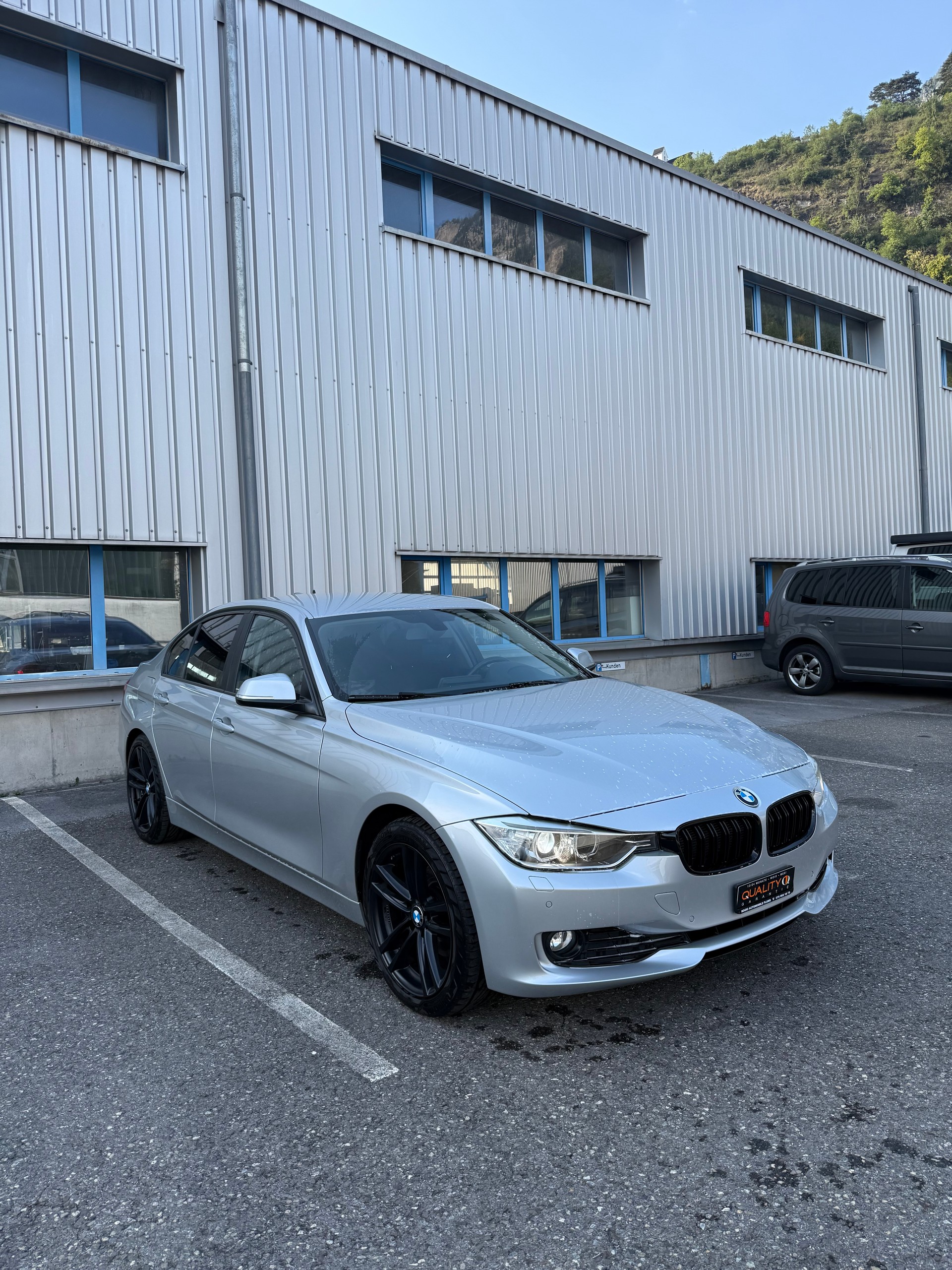 BMW 320d xDrive Modern Line Steptronic-showroom-element-3