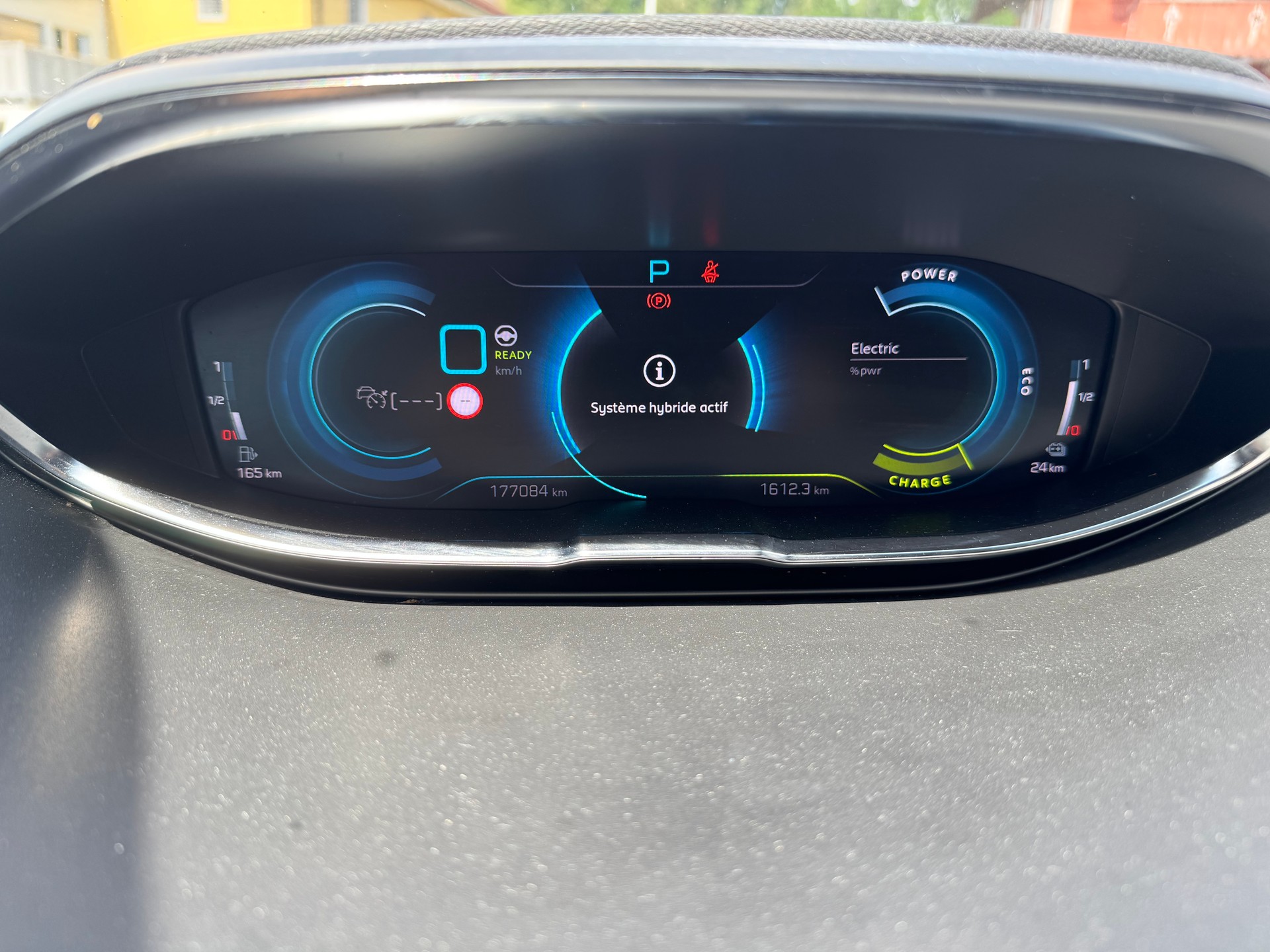 PEUGEOT 3008 300e Hybrid4 GT EAT8-image-9