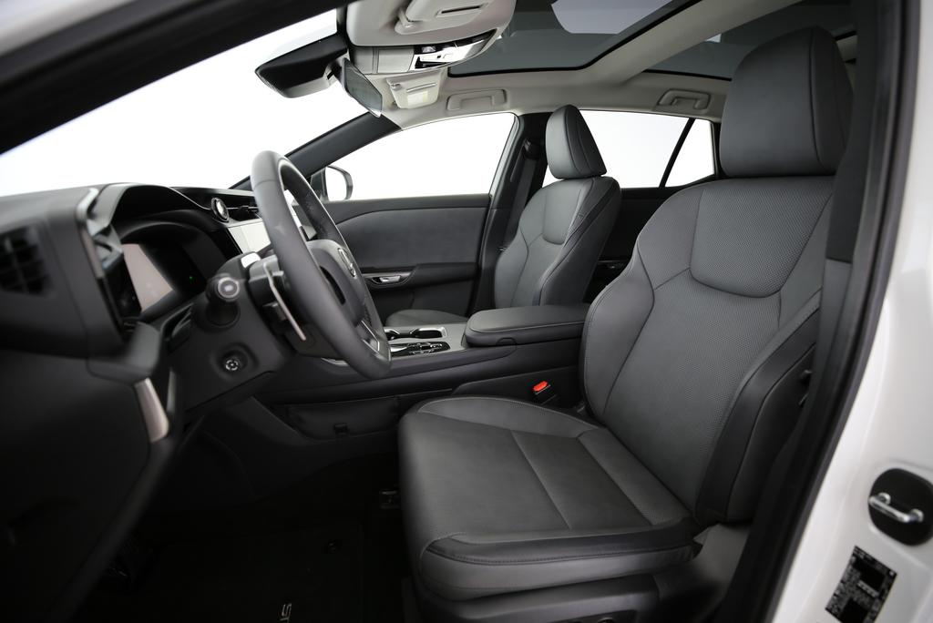 LEXUS RZ 450e Comfort-showroom-element-3