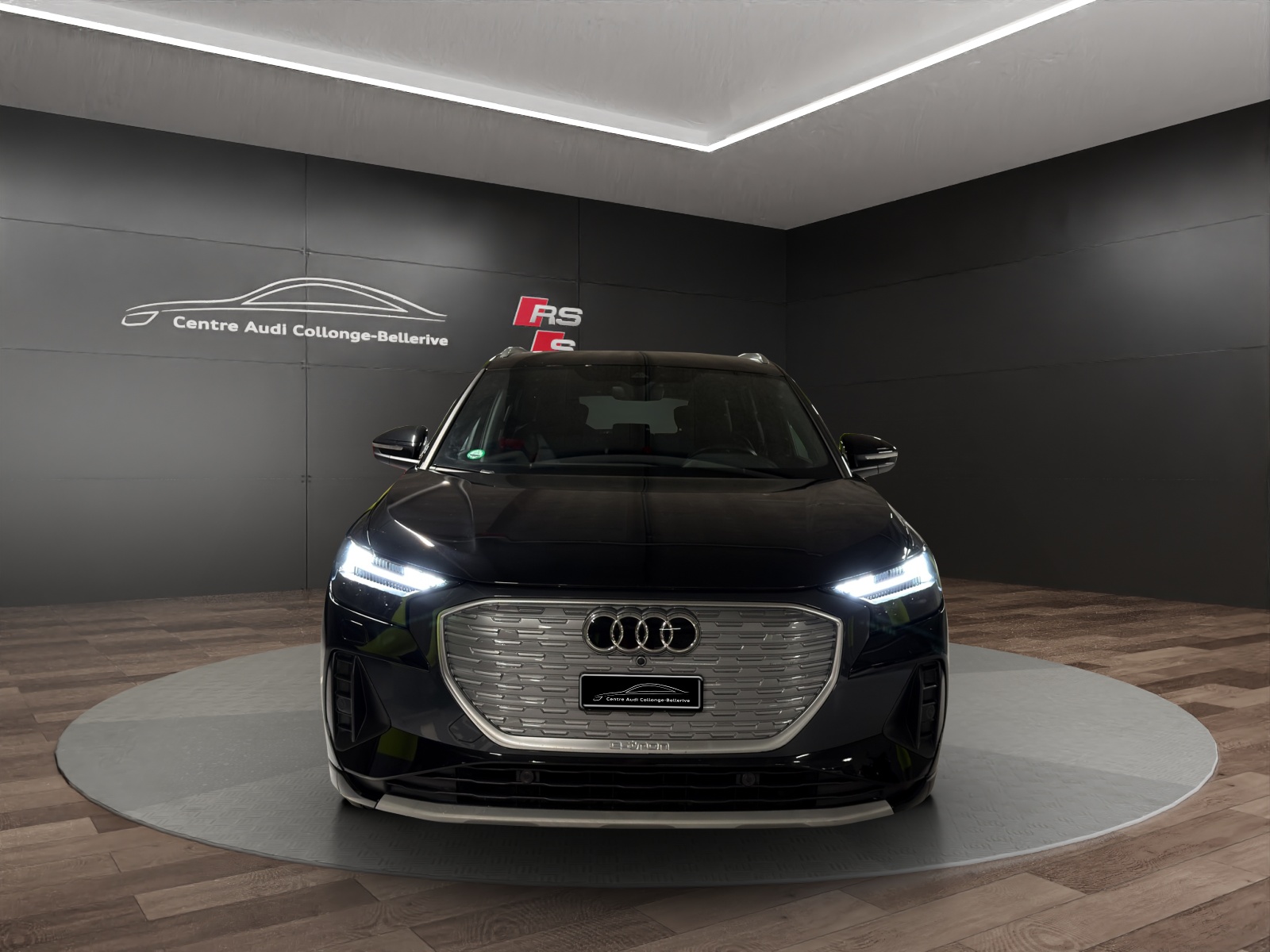 AUDI Q4 e-tron 35-showroom-element-1