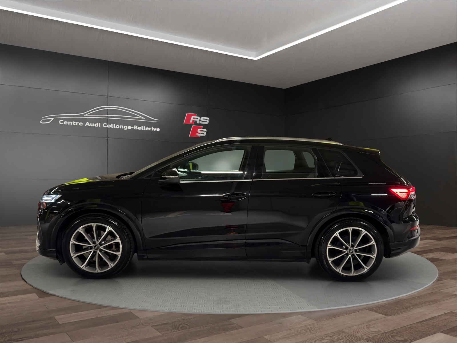 AUDI Q4 e-tron 35-showroom-element-2