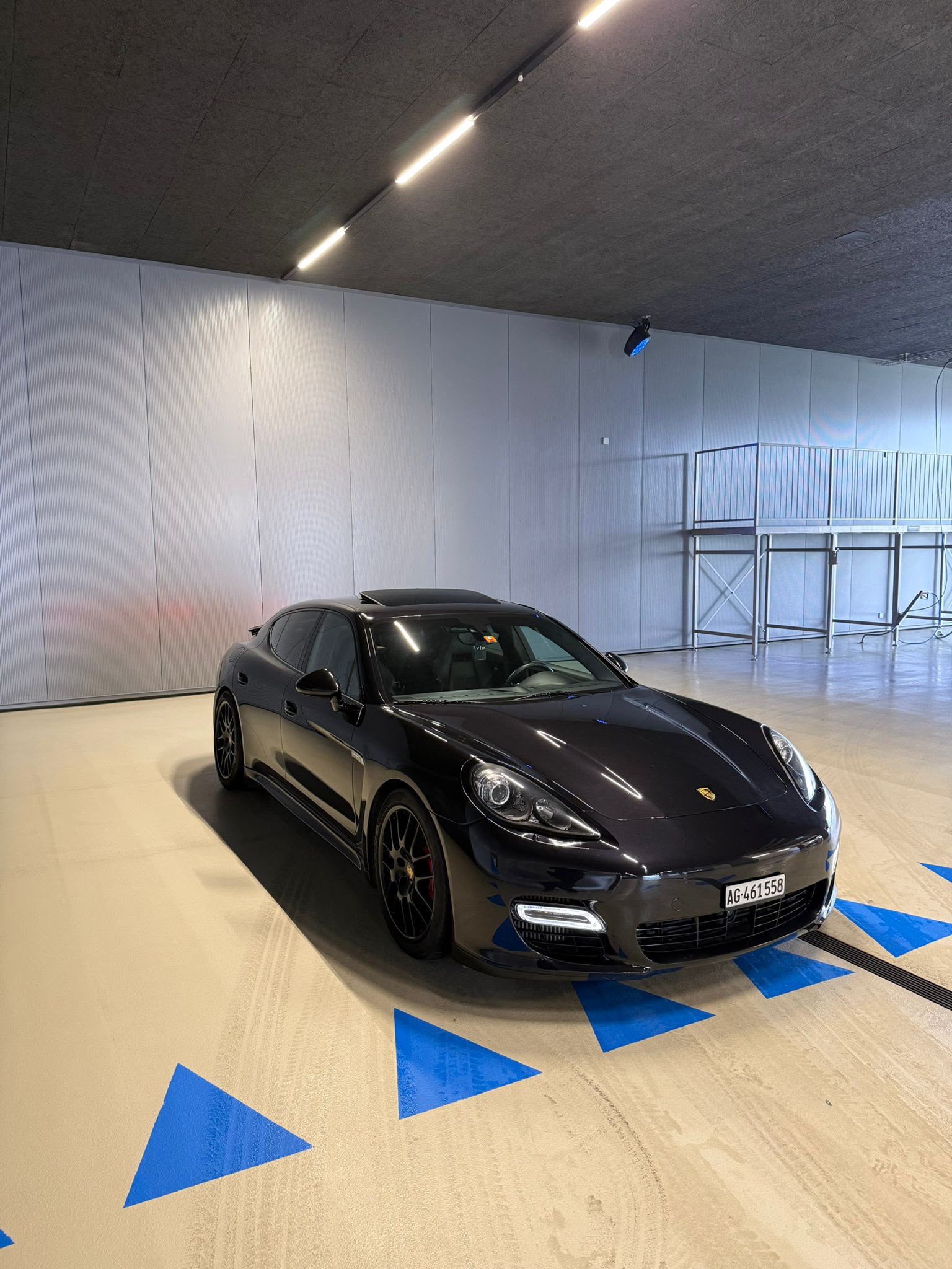 PORSCHE Turbo S-image-2