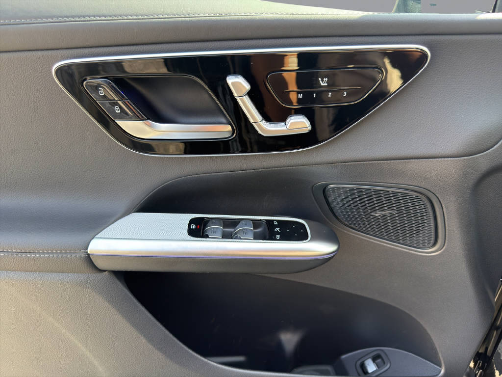 MERCEDES-BENZ GLC 220 d AMG Line 4matic-image-12