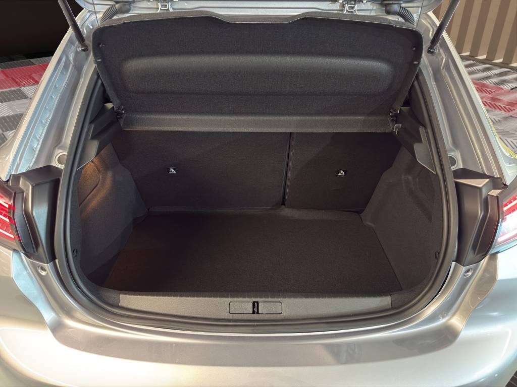 PEUGEOT 208 1.2 MHEV 145 GT-image-11