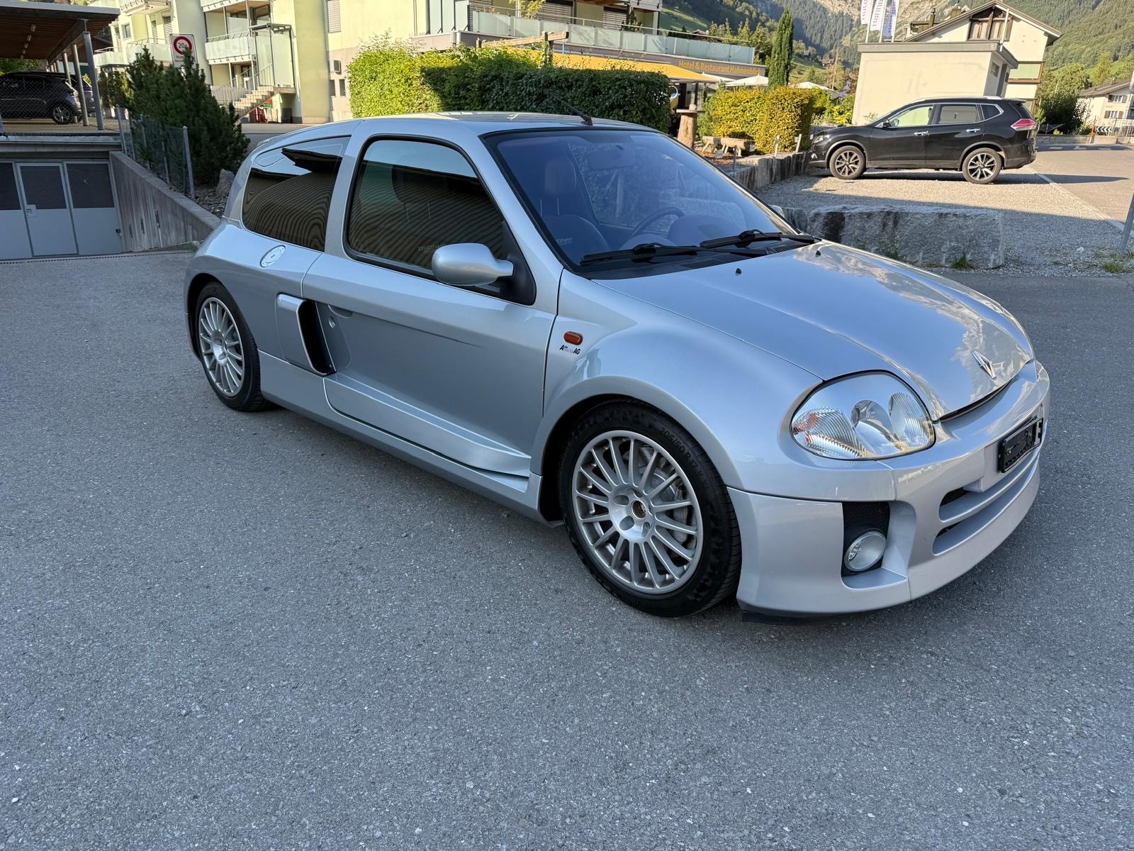 RENAULT Clio 3.0 V6
