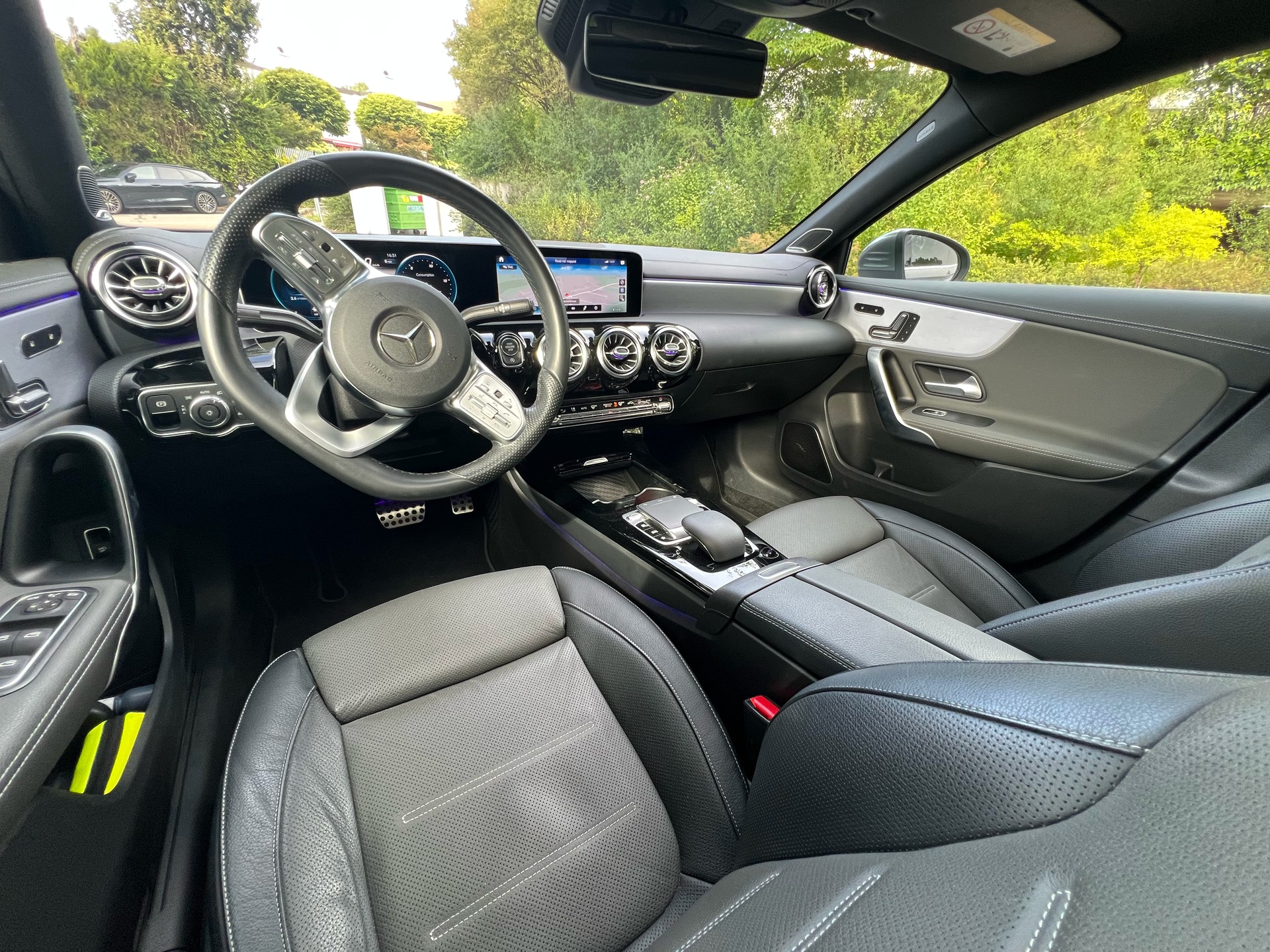 MERCEDES-BENZ A 250 AMG Line 4Matic-image-12