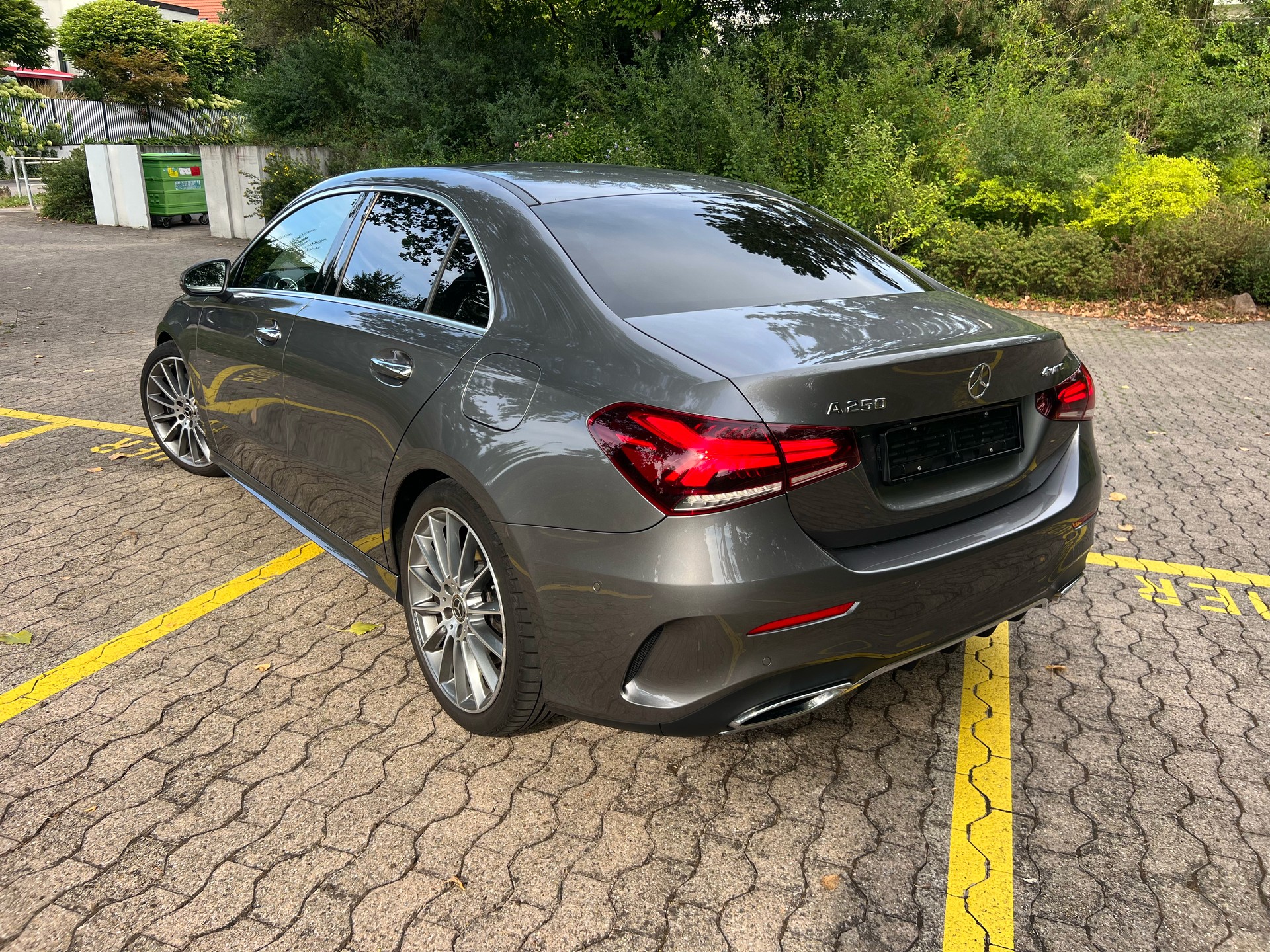 MERCEDES-BENZ A 250 AMG Line 4Matic-image-6