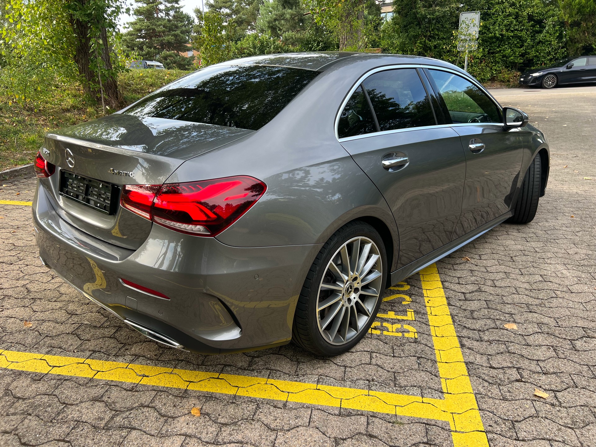 MERCEDES-BENZ A 250 AMG Line 4Matic-image-8