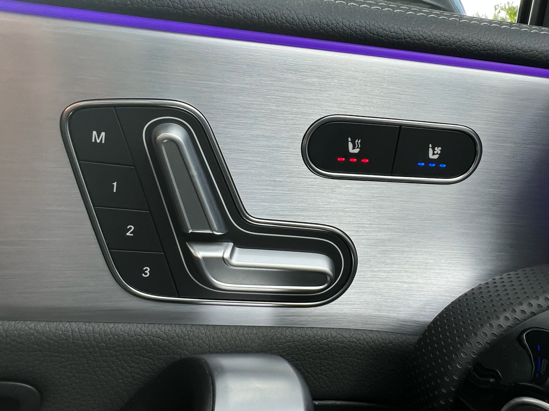 MERCEDES-BENZ A 250 AMG Line 4Matic-image-16