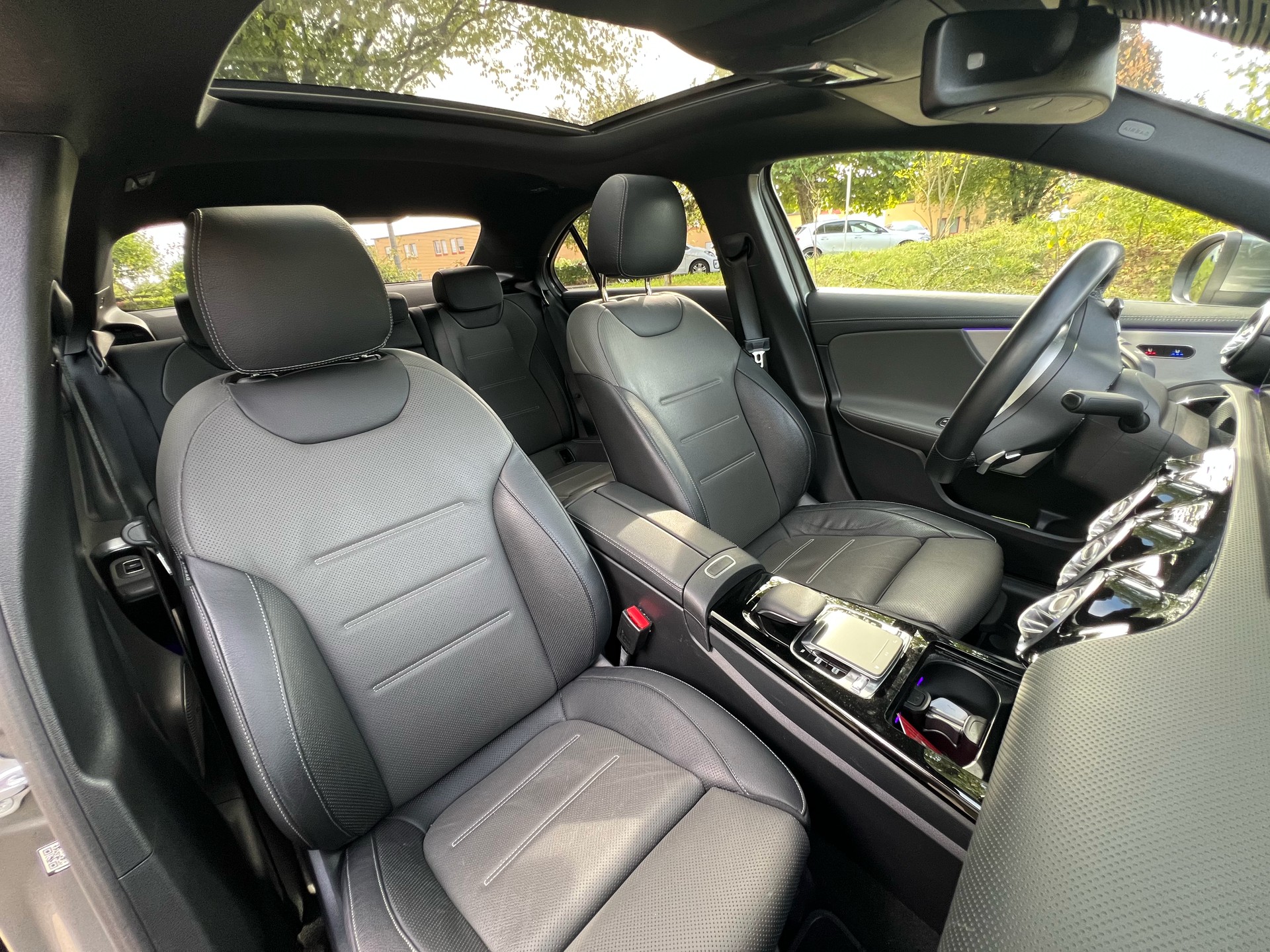 MERCEDES-BENZ A 250 AMG Line 4Matic-image-14