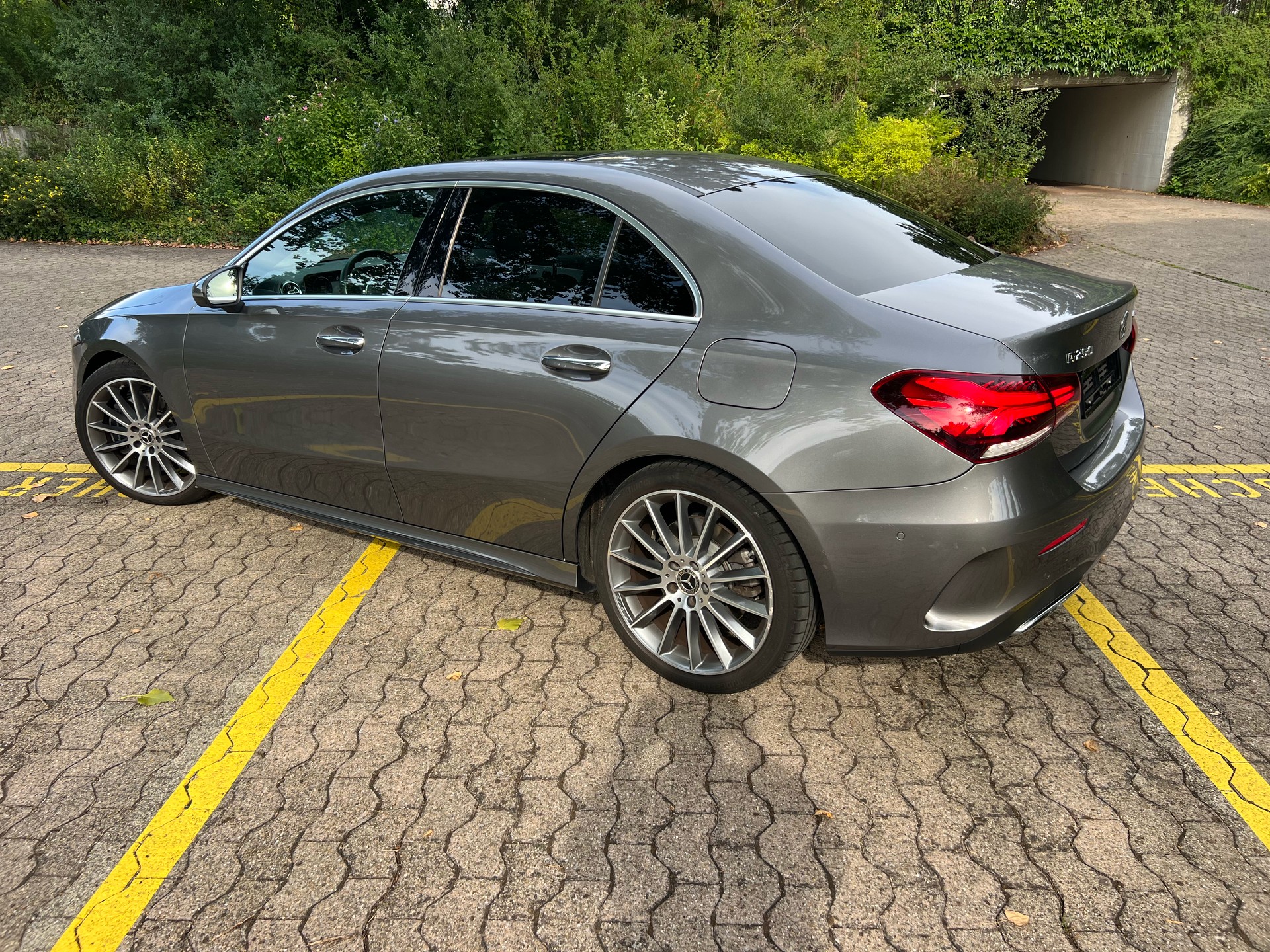 MERCEDES-BENZ A 250 AMG Line 4Matic-image-5