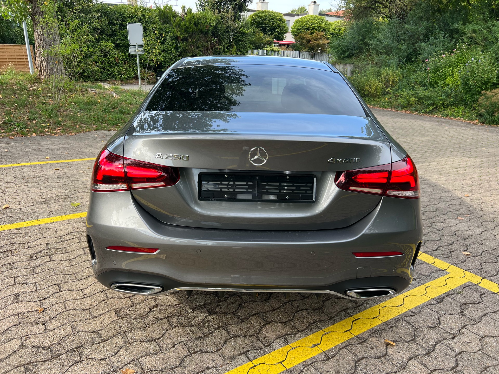 MERCEDES-BENZ A 250 AMG Line 4Matic-image-7