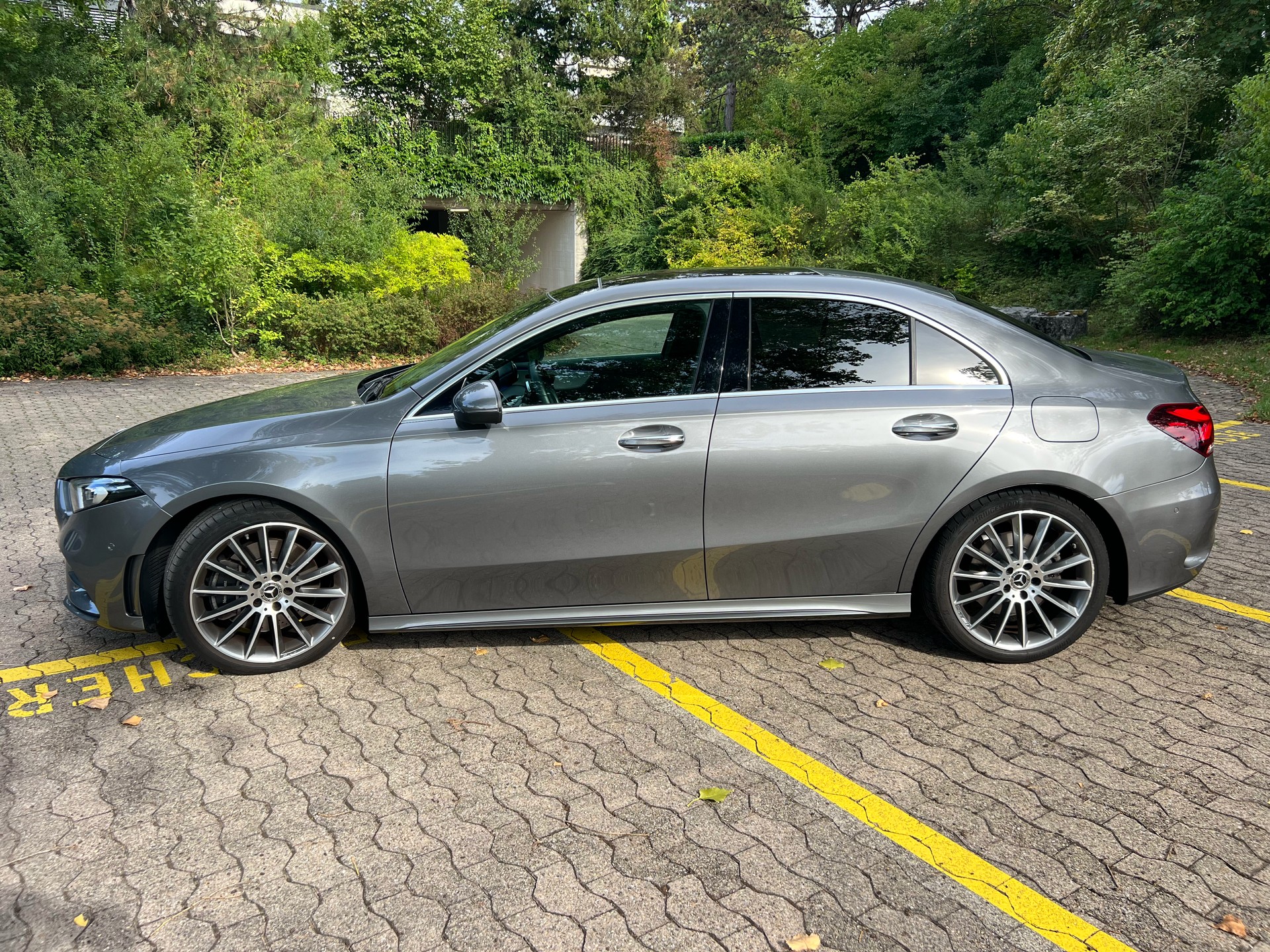 MERCEDES-BENZ A 250 AMG Line 4Matic-image-4