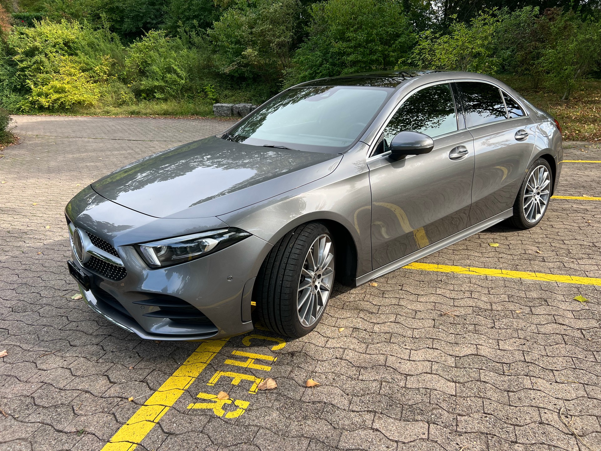 MERCEDES-BENZ A 250 AMG Line 4Matic-image-3