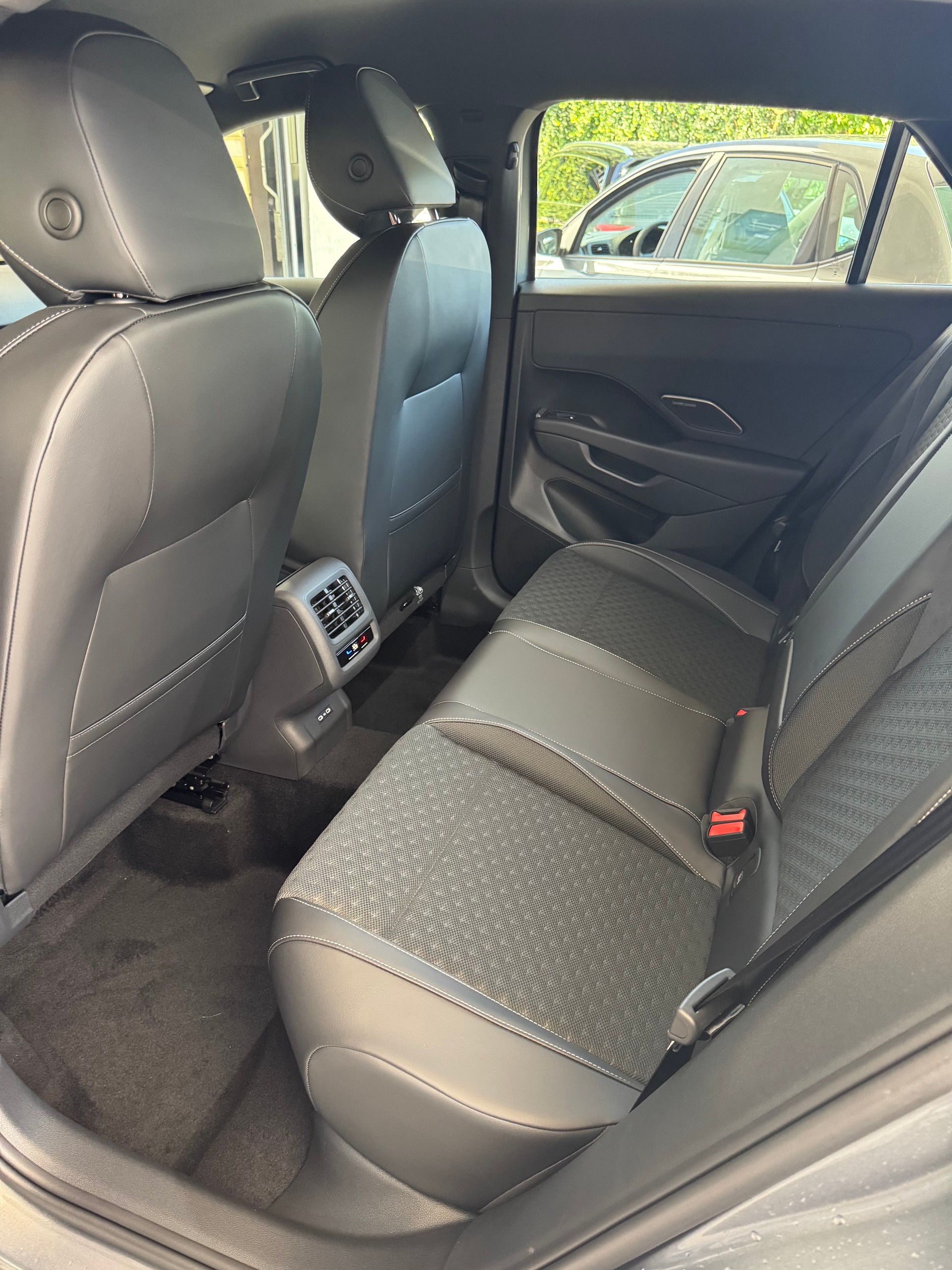 VW T-Roc 1.5 eTSI mHEV R-Line DSG-image-28