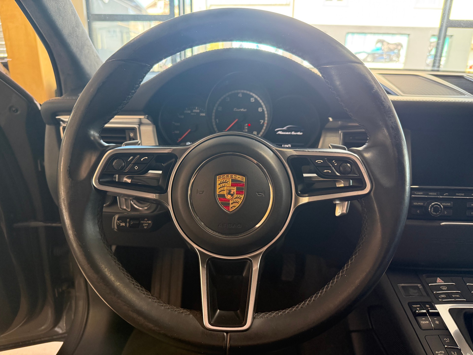 PORSCHE Macan Turbo PDK-image-12