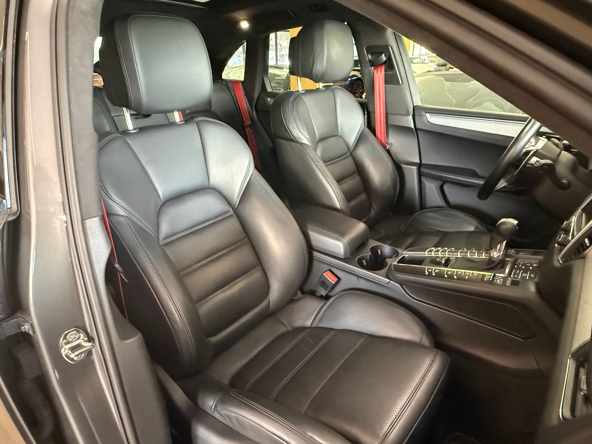 PORSCHE Macan Turbo PDK-image-16