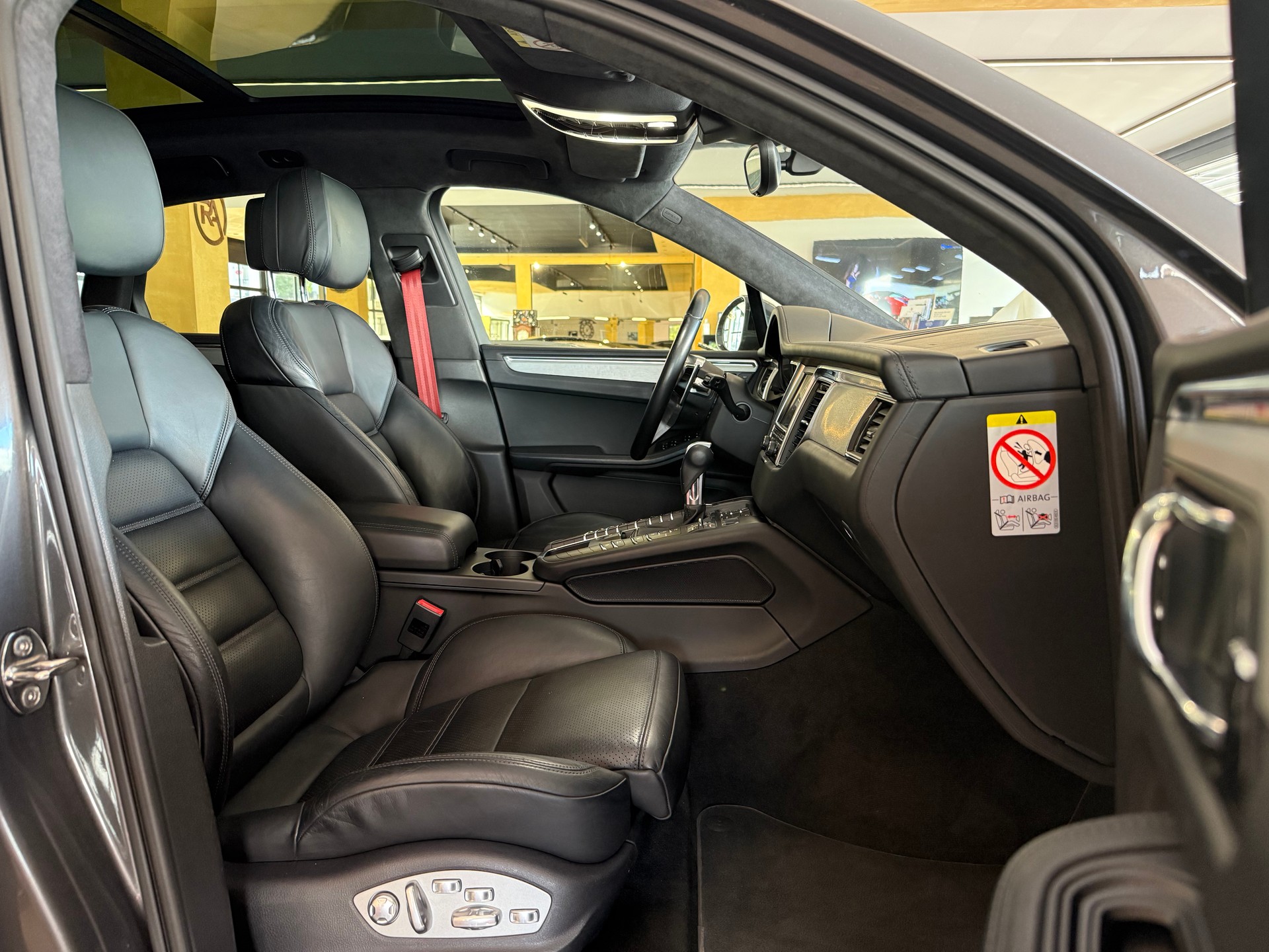 PORSCHE Macan Turbo PDK-image-15