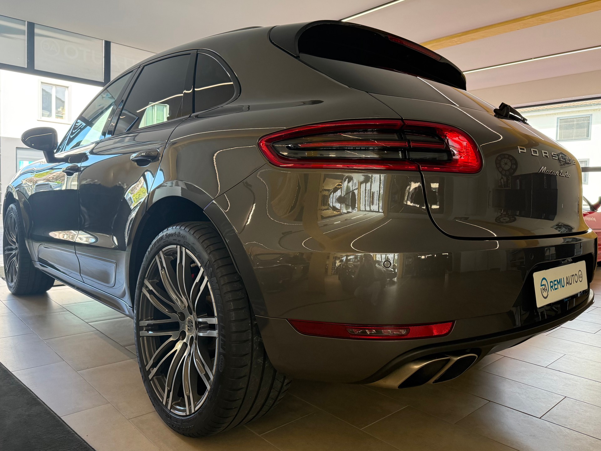 PORSCHE Macan Turbo PDK-image-5